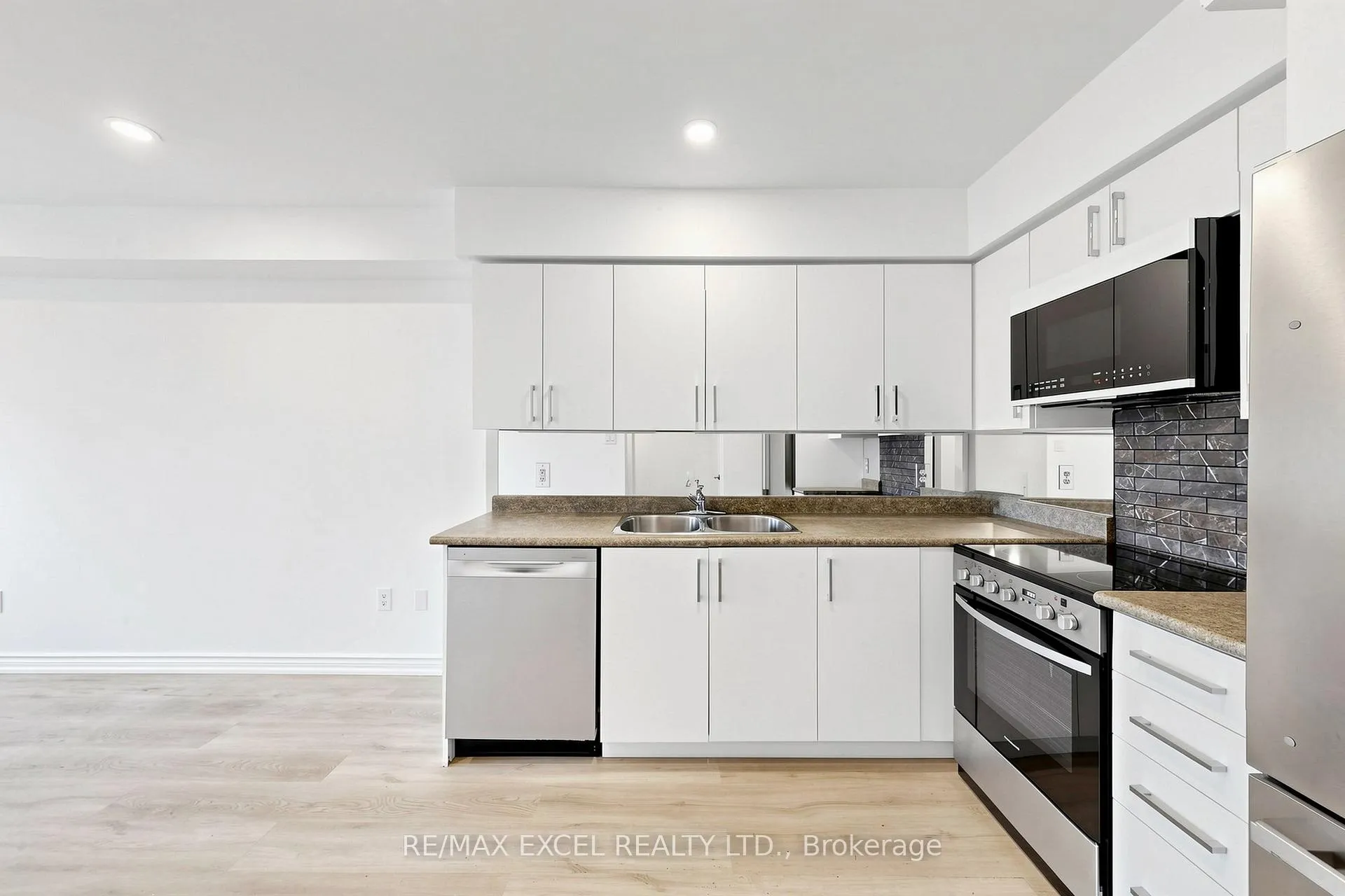 Photo 12 of Unit 28, 2285 Bur Oak Avenue, Markham, Greensborough — HOMEH