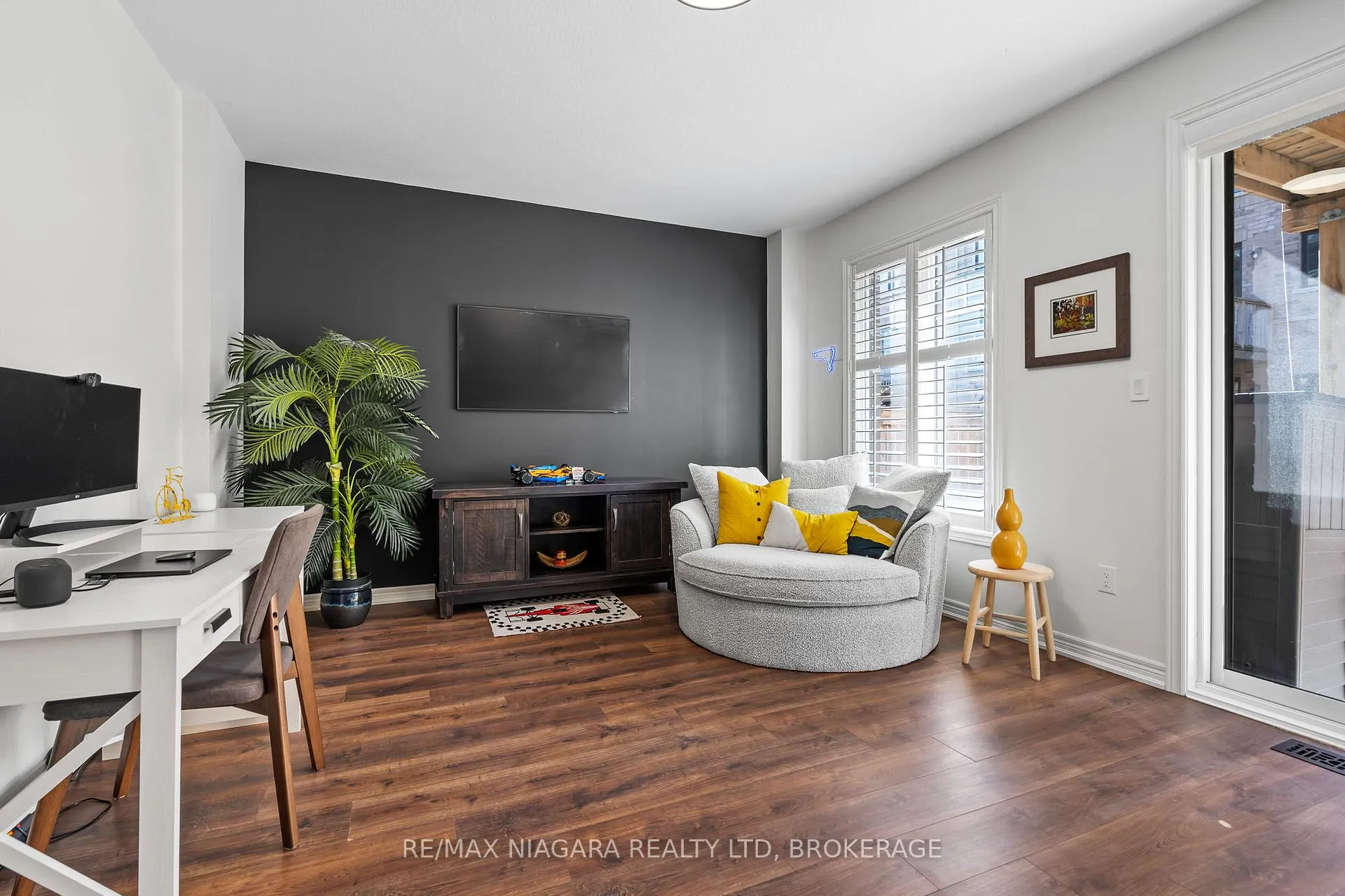 Photo 3 of 11 Walters Lane, Grimsby, Grimsby Beach — HOMEH