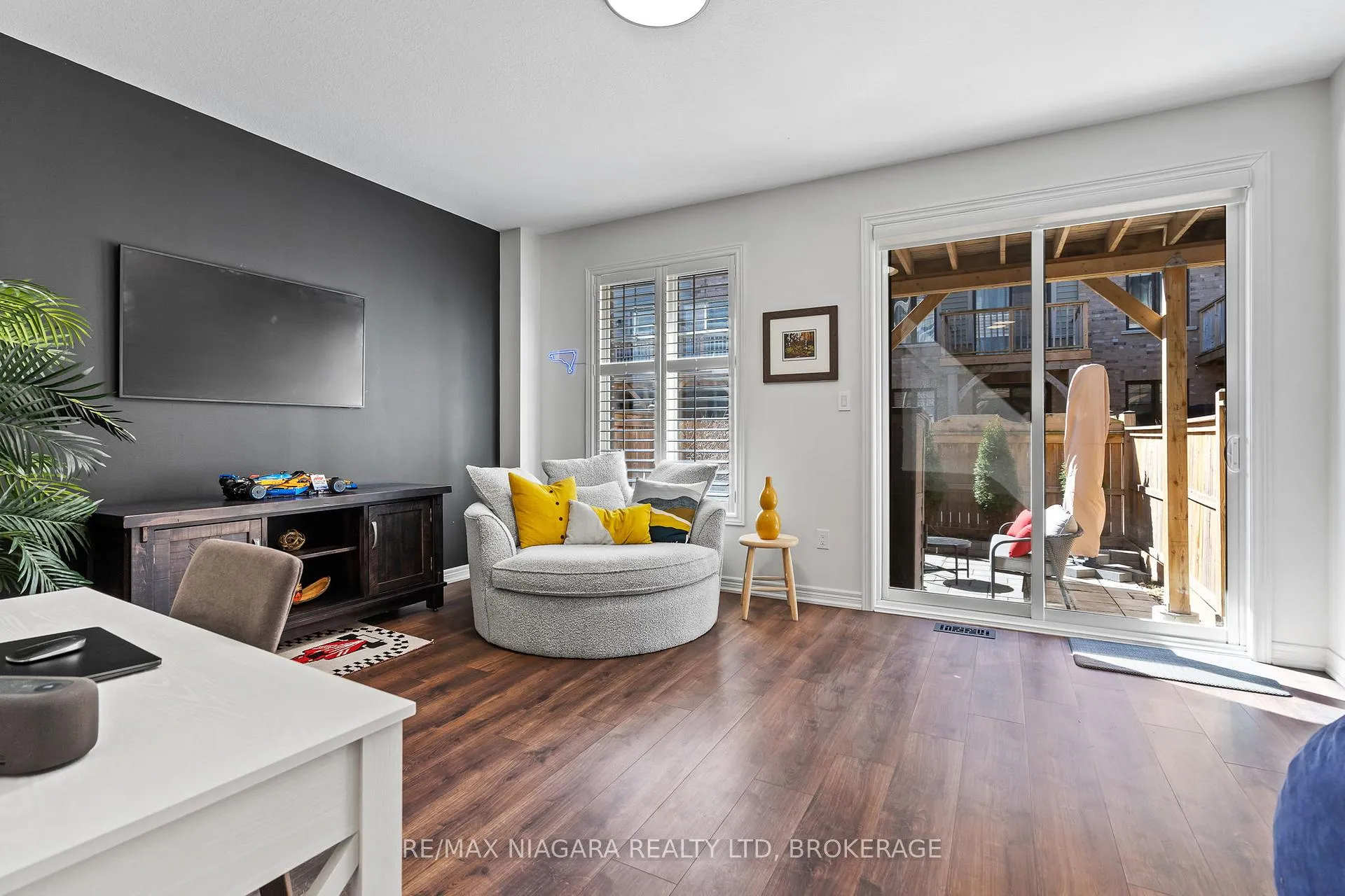 Photo 4 of 11 Walters Lane, Grimsby, Grimsby Beach — HOMEH