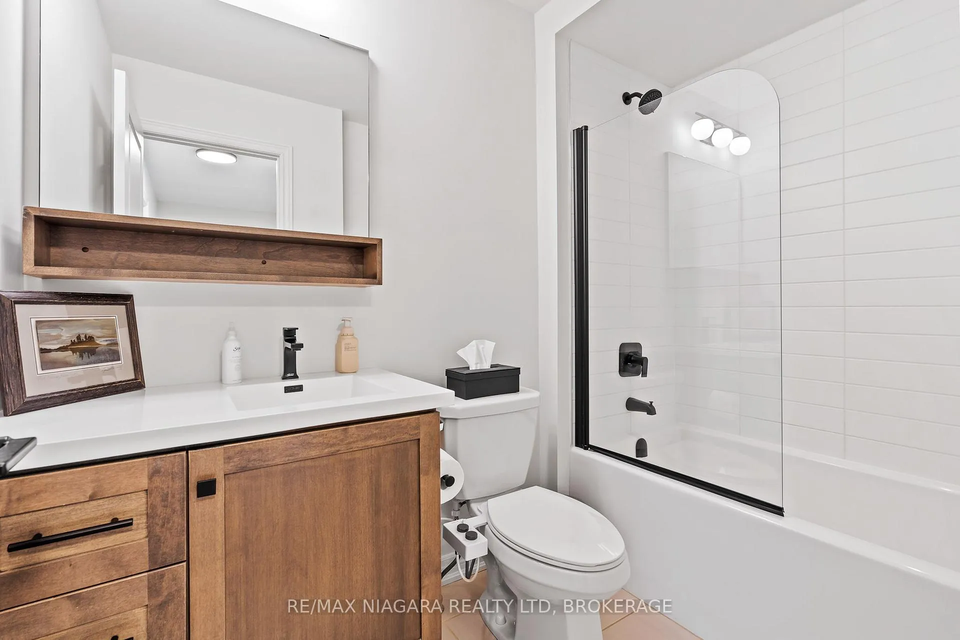 Photo 24 of 11 Walters Lane, Grimsby, Grimsby Beach — HOMEH