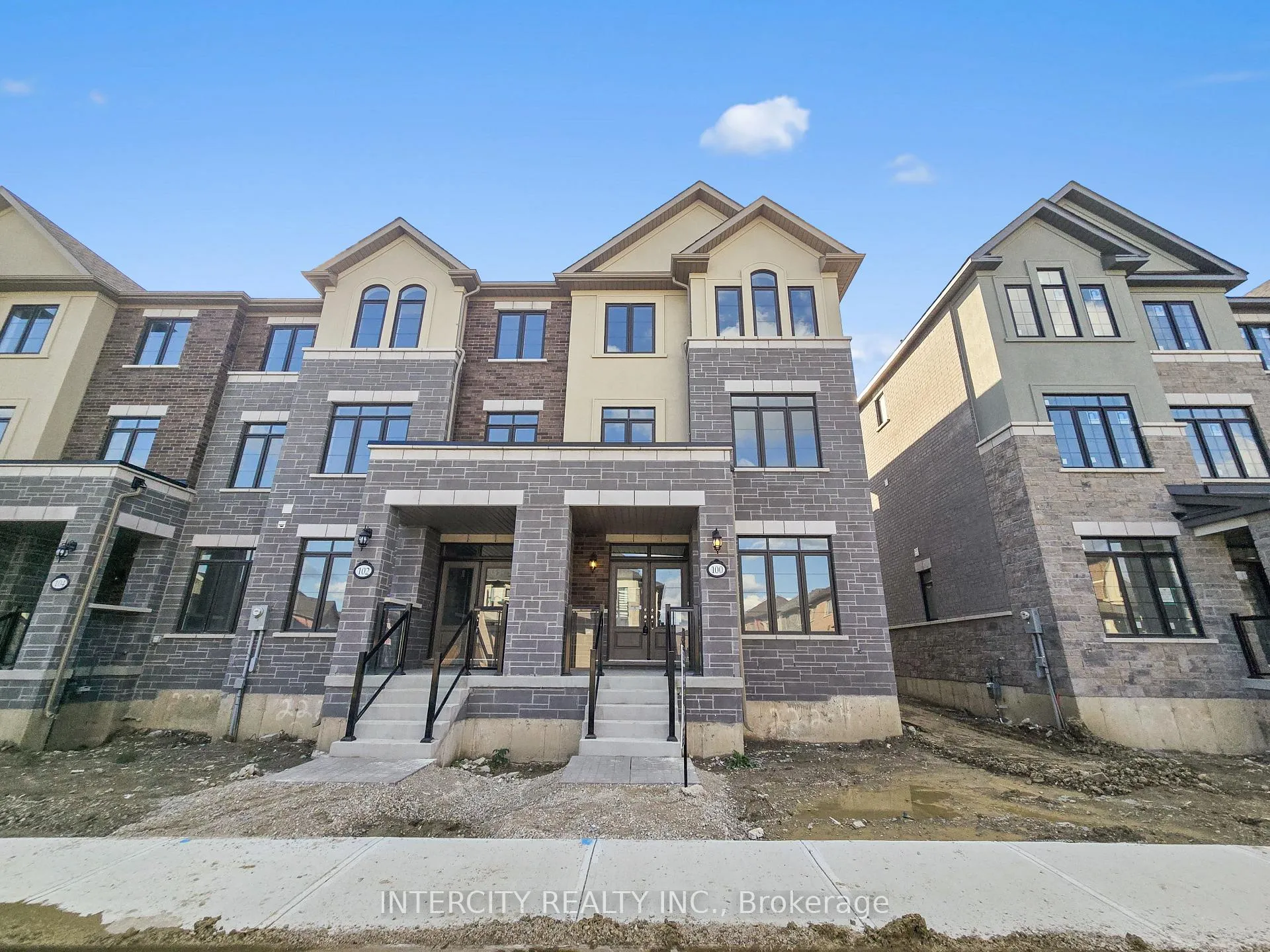 Photo 1 of 100 Grassbank Road, Brampton, Sandringham-Wellington North — HOMEH