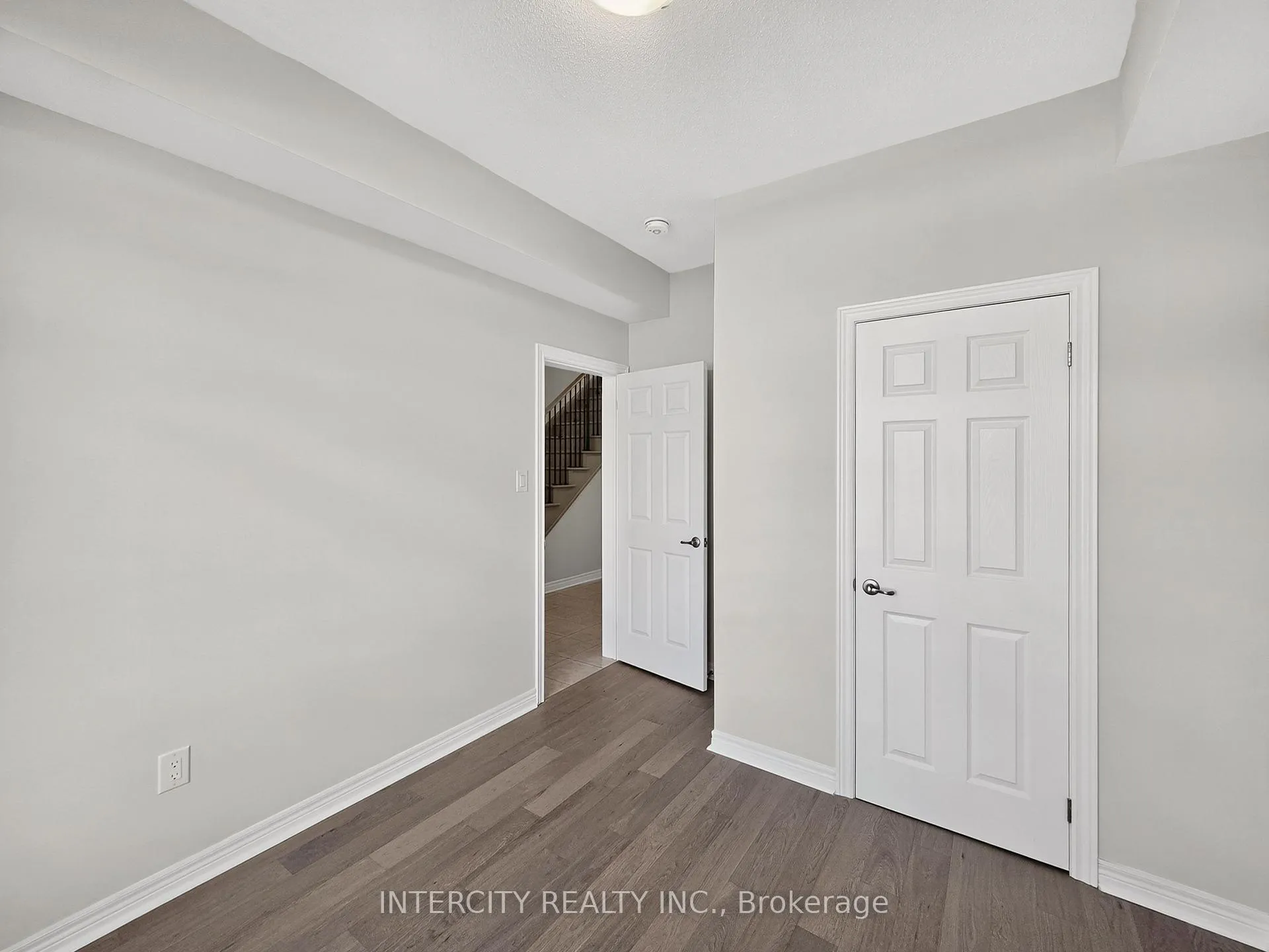 Photo 4 of 100 Grassbank Road, Brampton, Sandringham-Wellington North — HOMEH
