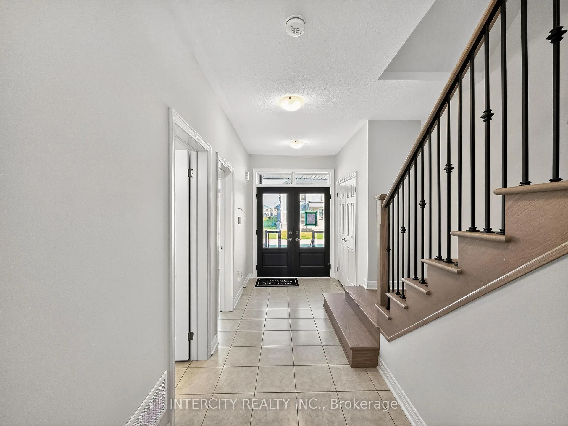 Photo 5 of 100 Grassbank Road, Brampton, Sandringham-Wellington North — HOMEH
