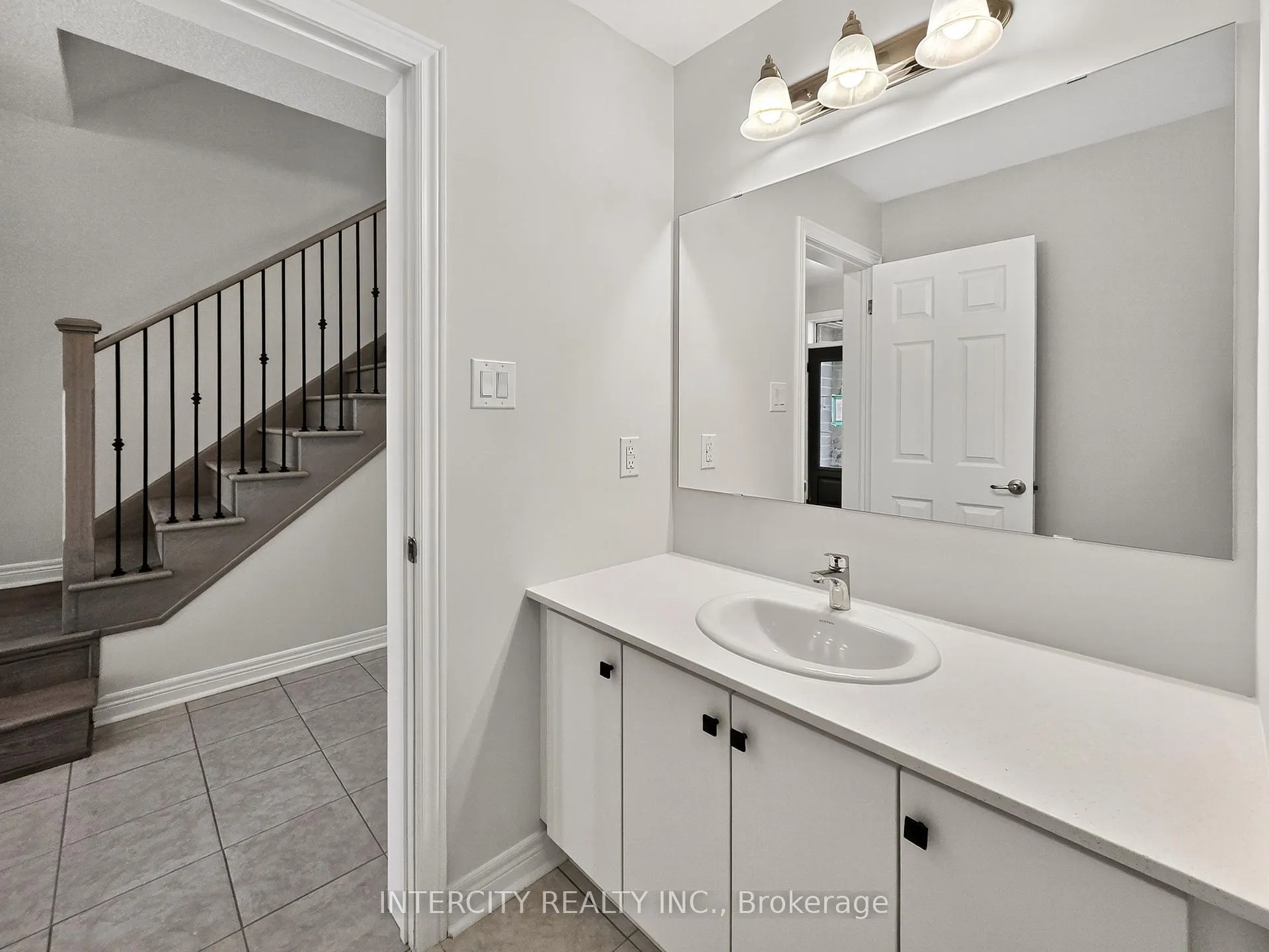 Photo 8 of 100 Grassbank Road, Brampton, Sandringham-Wellington North — HOMEH