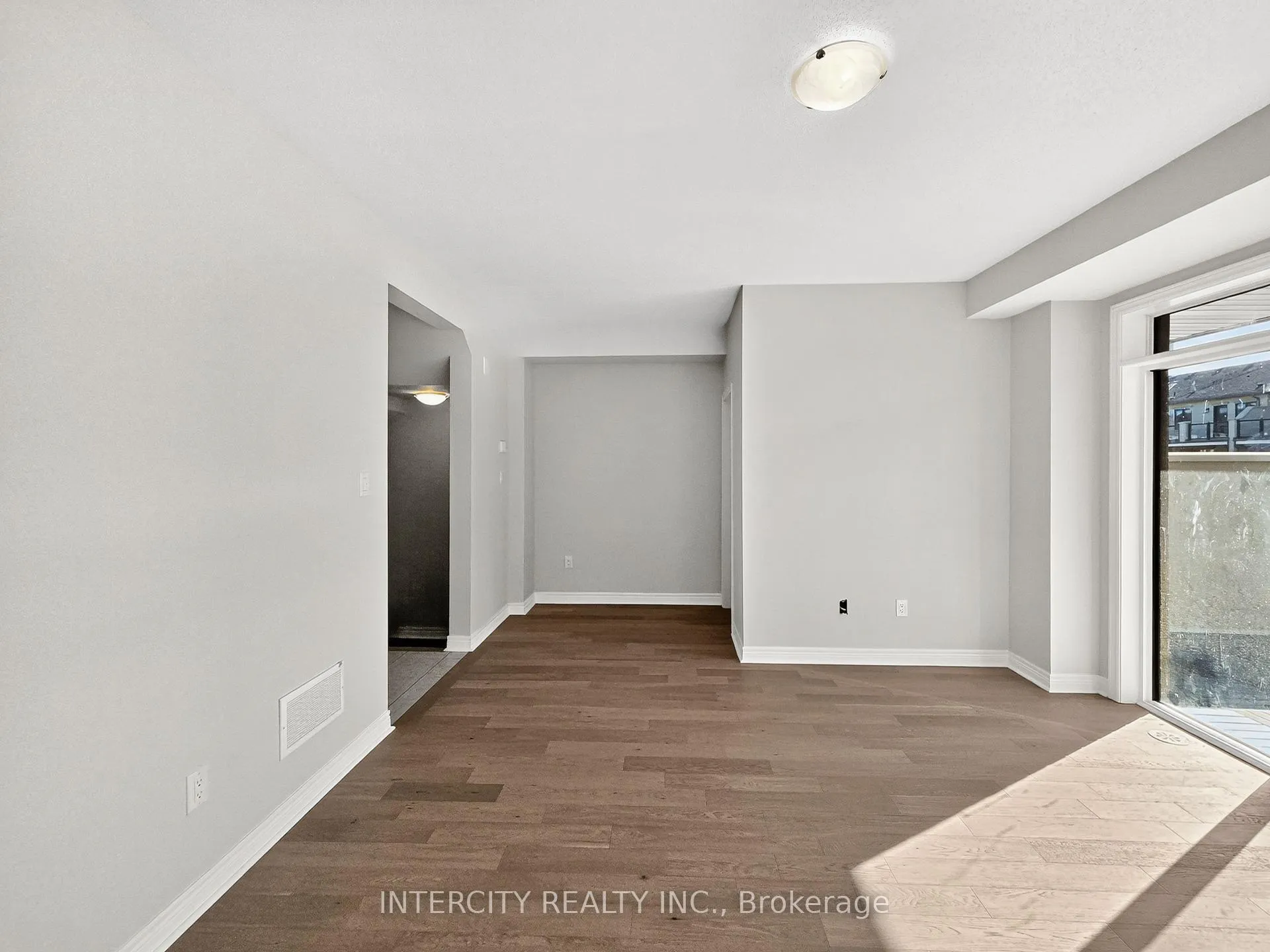 Photo 10 of 100 Grassbank Road, Brampton, Sandringham-Wellington North — HOMEH