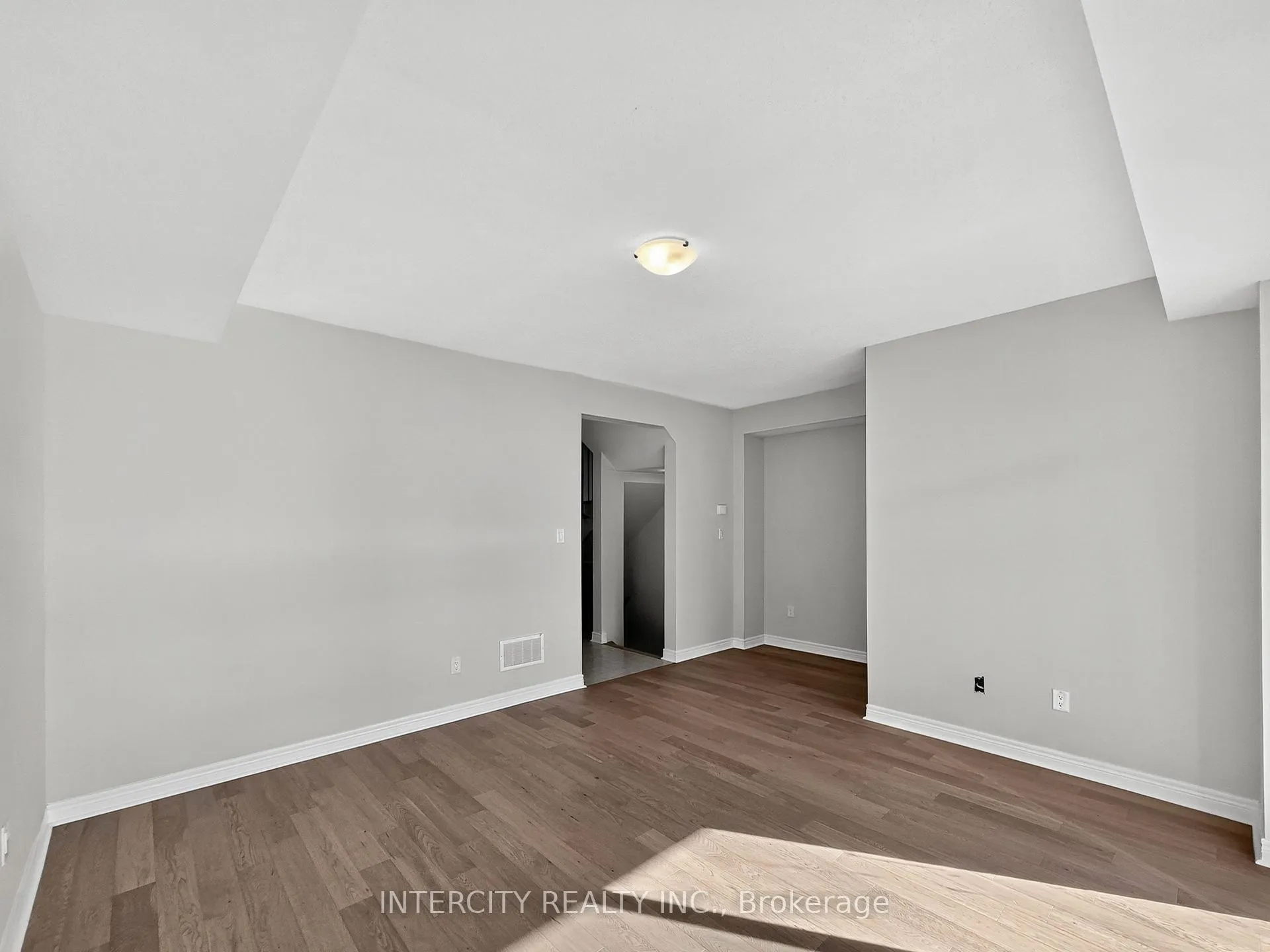 Photo 11 of 100 Grassbank Road, Brampton, Sandringham-Wellington North — HOMEH