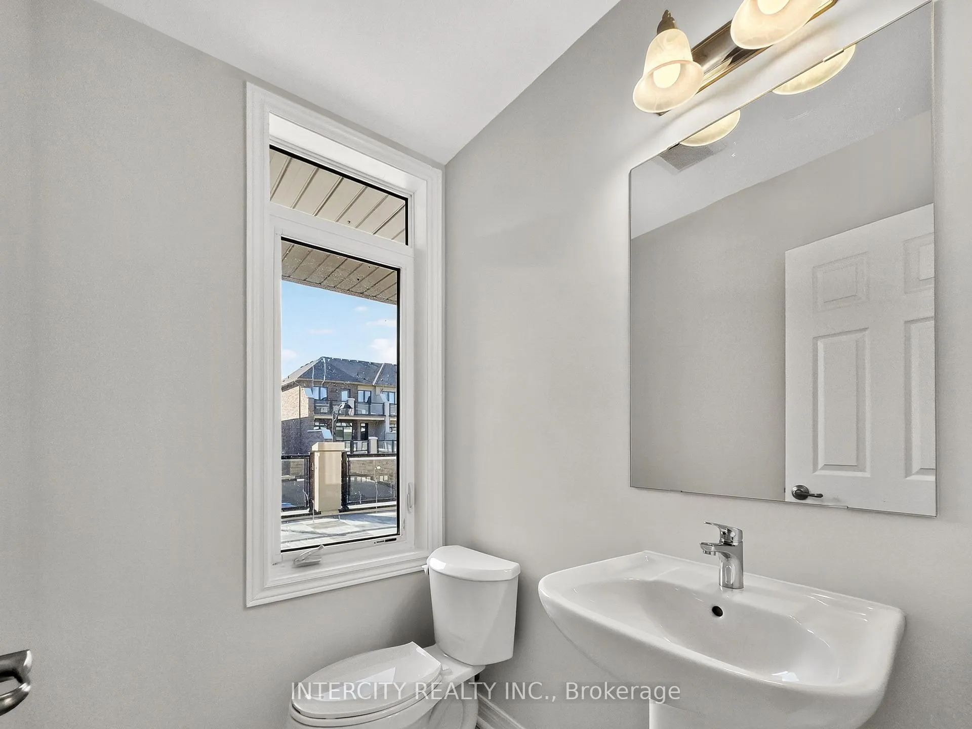 Photo 13 of 100 Grassbank Road, Brampton, Sandringham-Wellington North — HOMEH