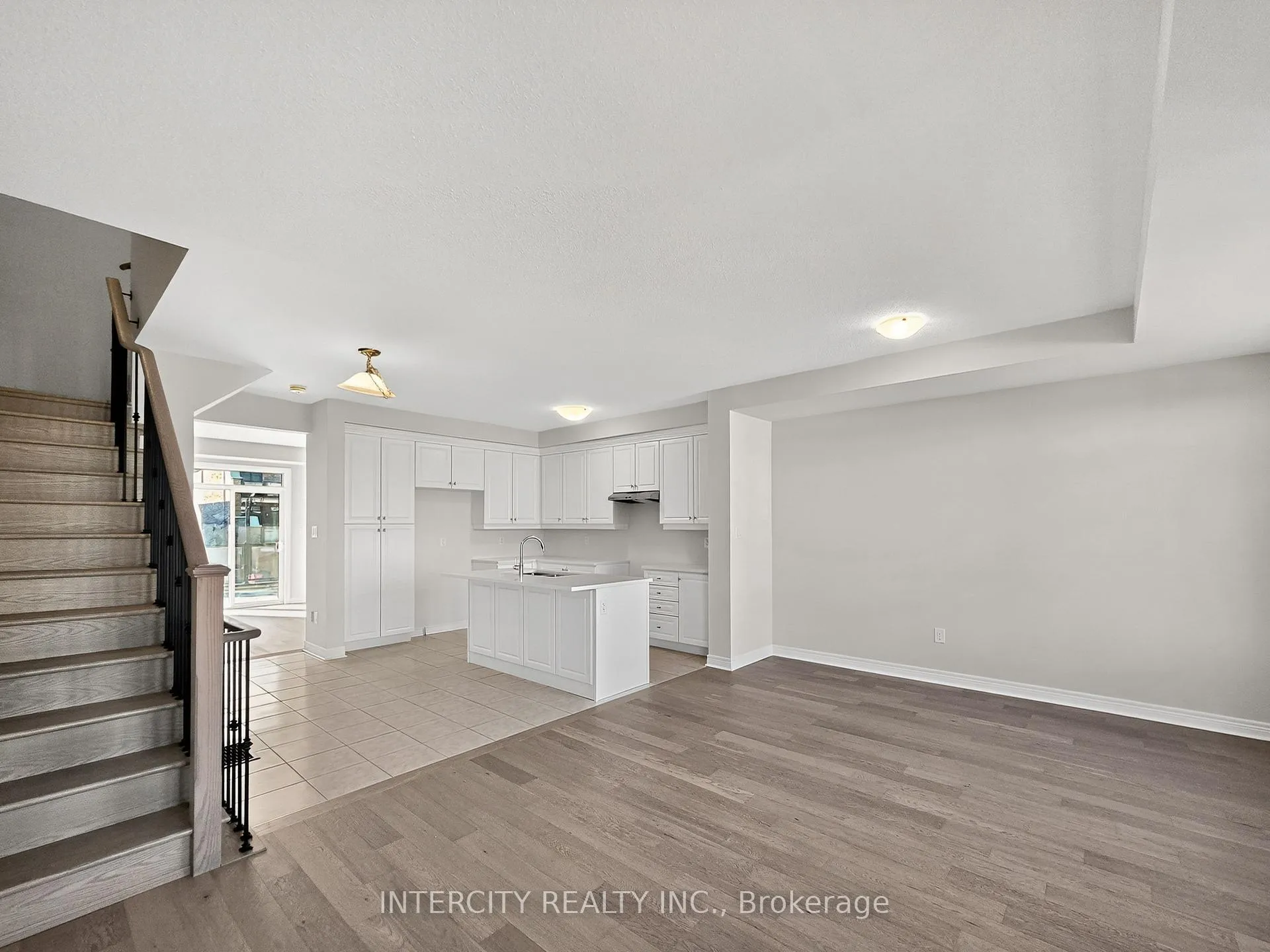 Photo 15 of 100 Grassbank Road, Brampton, Sandringham-Wellington North — HOMEH