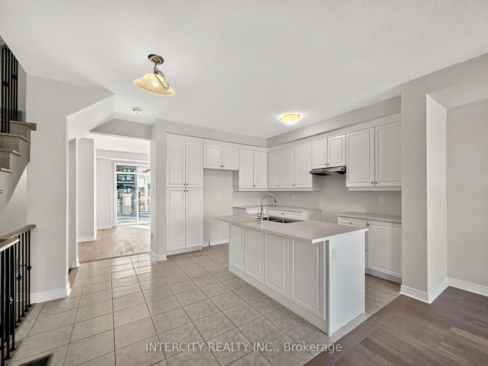 Photo 16 of 100 Grassbank Road, Brampton, Sandringham-Wellington North — HOMEH
