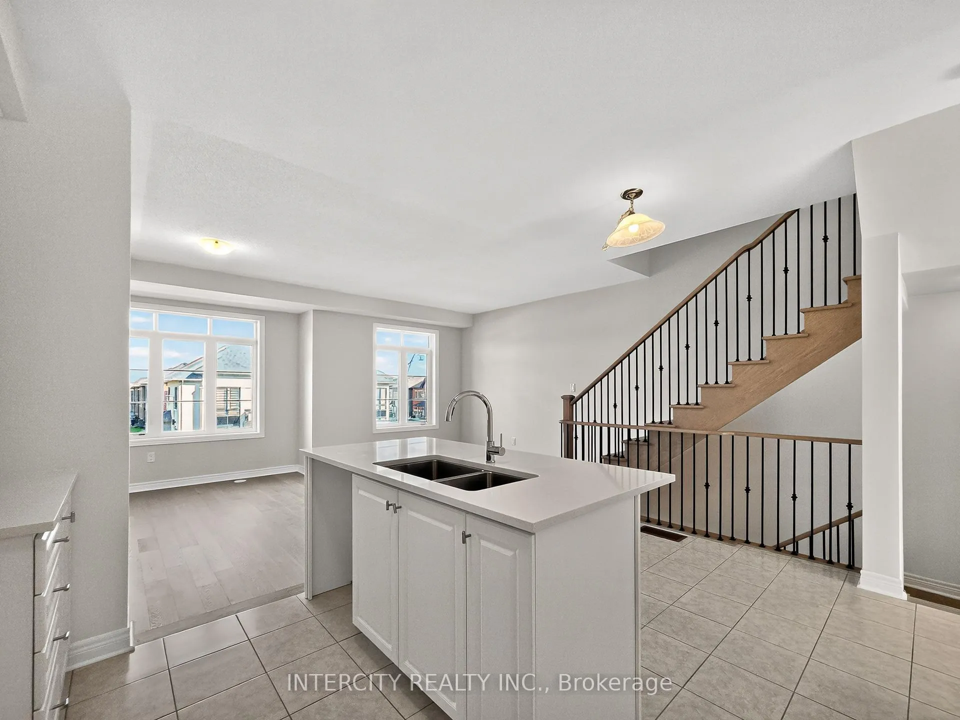 Photo 19 of 100 Grassbank Road, Brampton, Sandringham-Wellington North — HOMEH