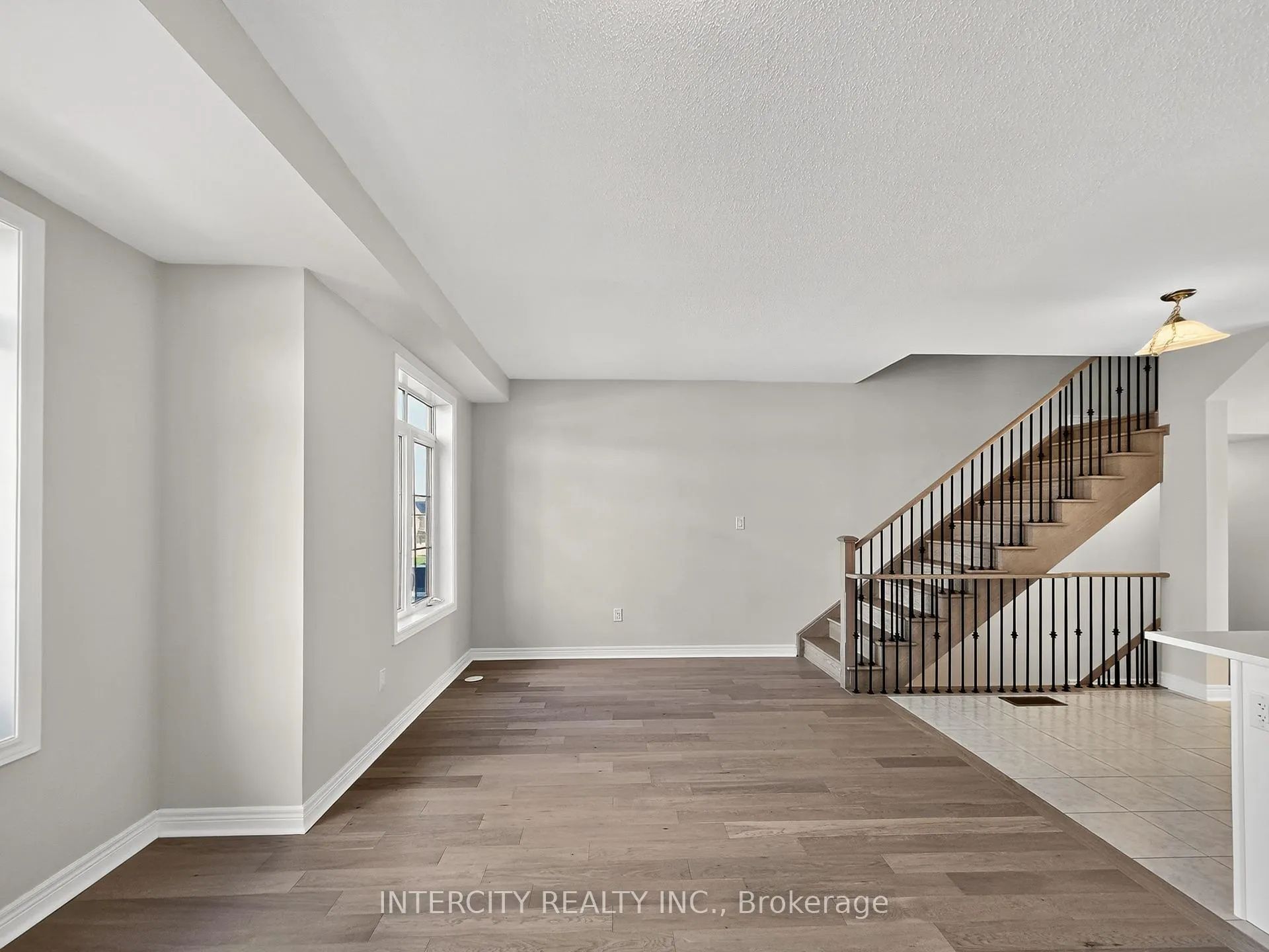 Photo 22 of 100 Grassbank Road, Brampton, Sandringham-Wellington North — HOMEH