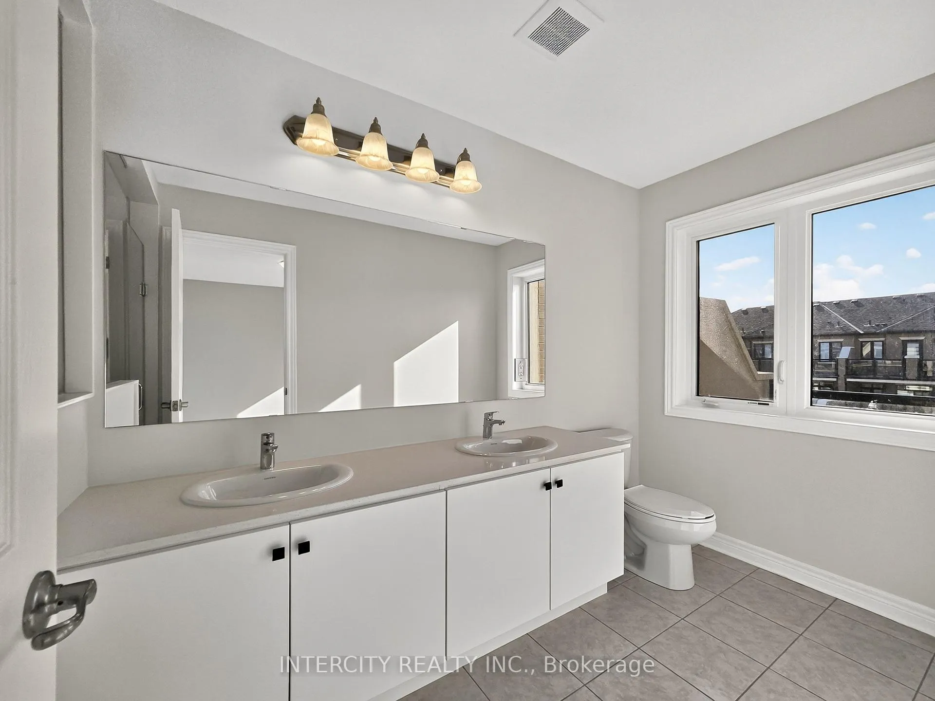 Photo 28 of 100 Grassbank Road, Brampton, Sandringham-Wellington North — HOMEH