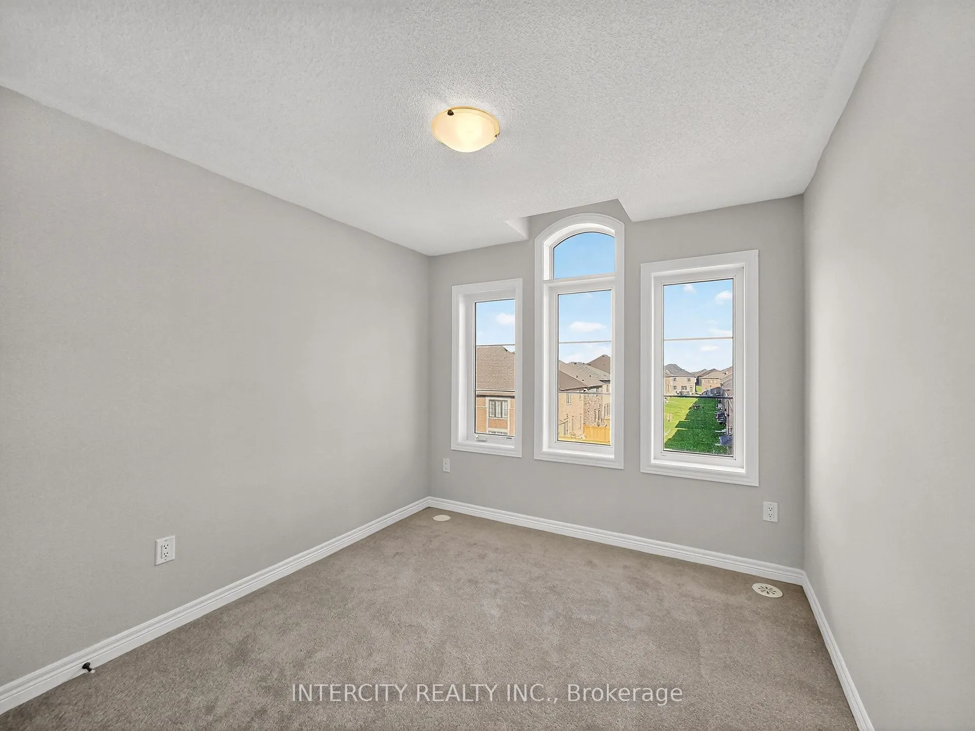 Photo 34 of 100 Grassbank Road, Brampton, Sandringham-Wellington North — HOMEH