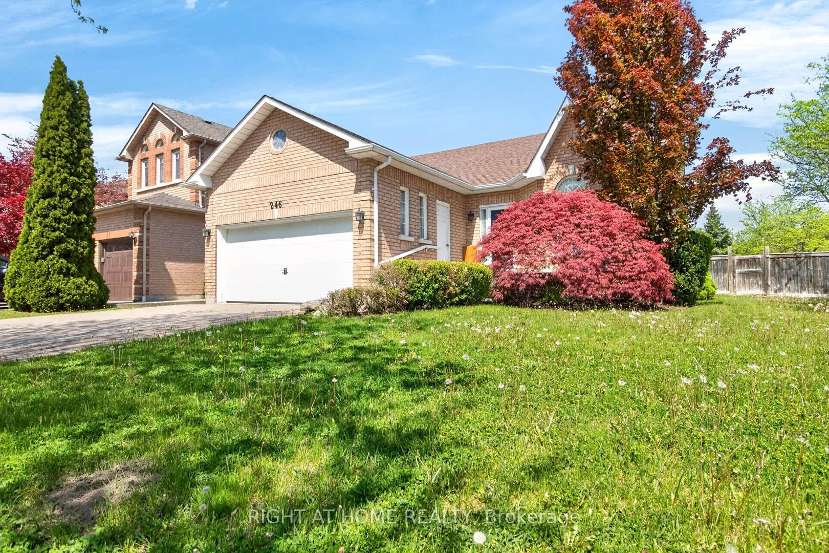 Photo 2 of 246 Caproni Drive, Vaughan, Maple — HOMEH