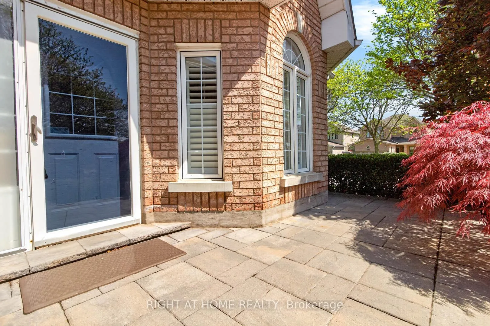 Photo 4 of 246 Caproni Drive, Vaughan, Maple — HOMEH