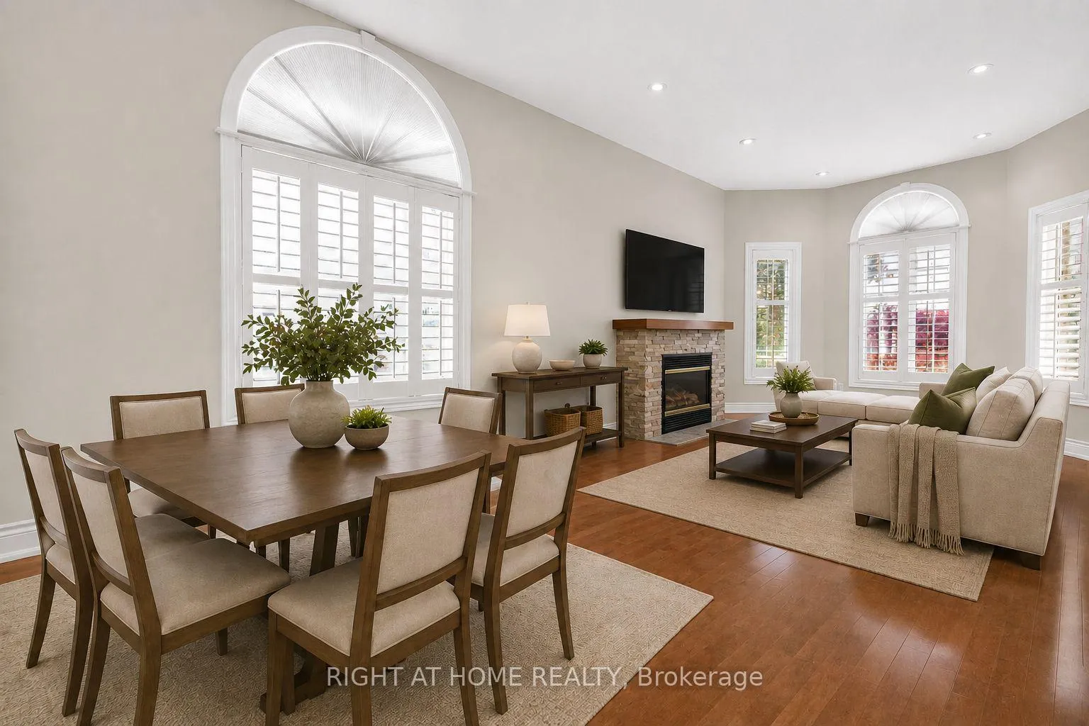 Photo 8 of 246 Caproni Drive, Vaughan, Maple — HOMEH