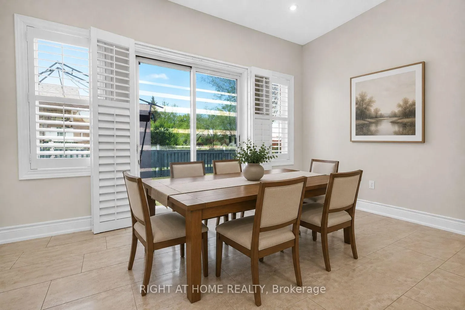Photo 18 of 246 Caproni Drive, Vaughan, Maple — HOMEH