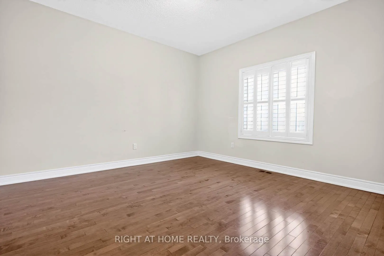 Photo 21 of 246 Caproni Drive, Vaughan, Maple — HOMEH