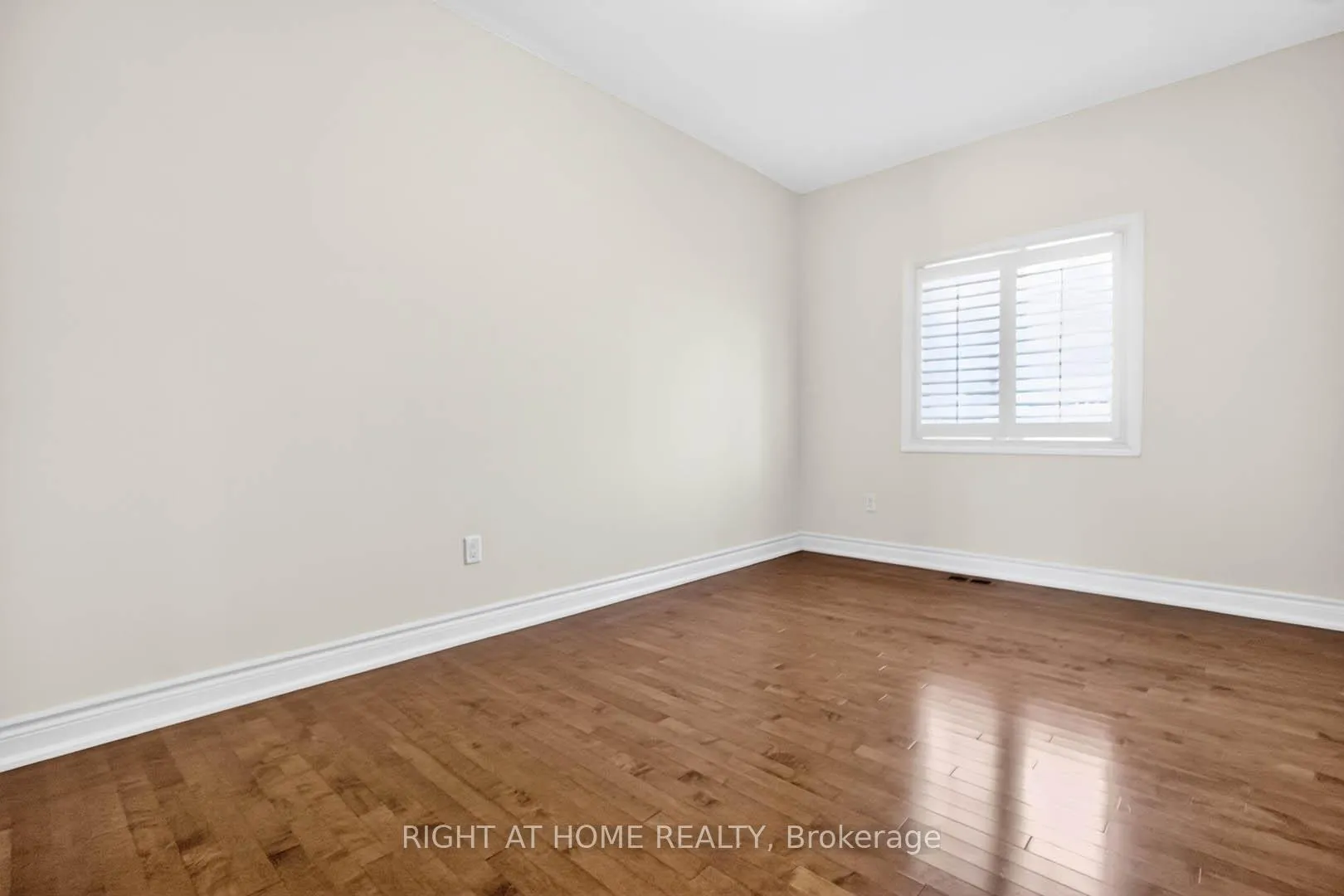 Photo 24 of 246 Caproni Drive, Vaughan, Maple — HOMEH