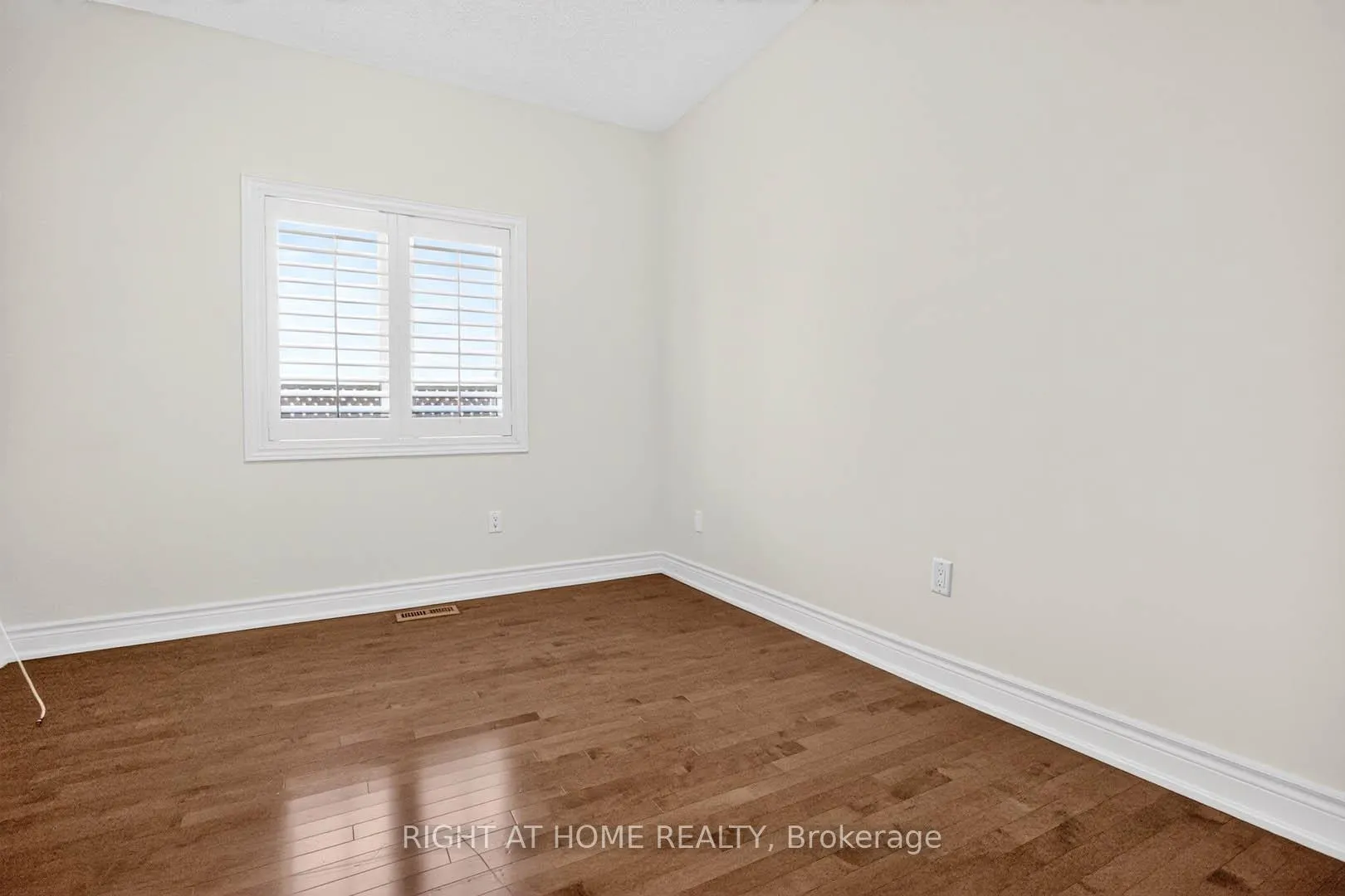 Photo 26 of 246 Caproni Drive, Vaughan, Maple — HOMEH
