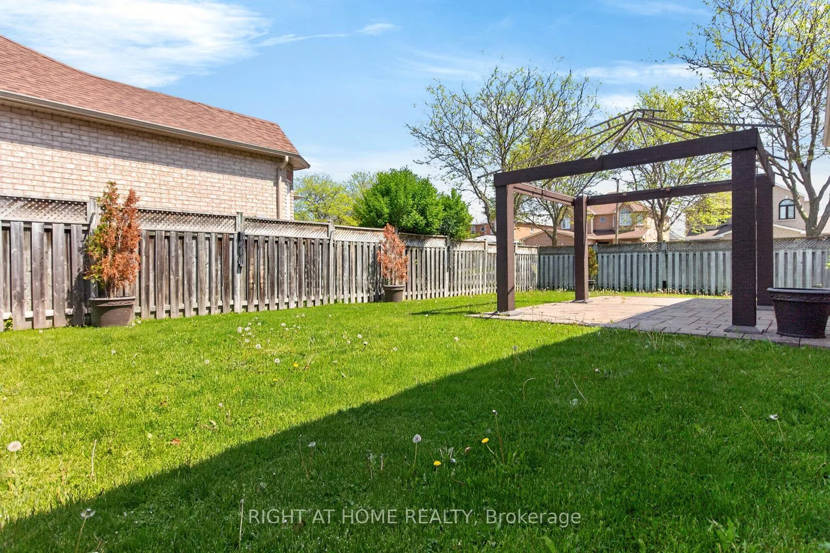 Photo 33 of 246 Caproni Drive, Vaughan, Maple — HOMEH