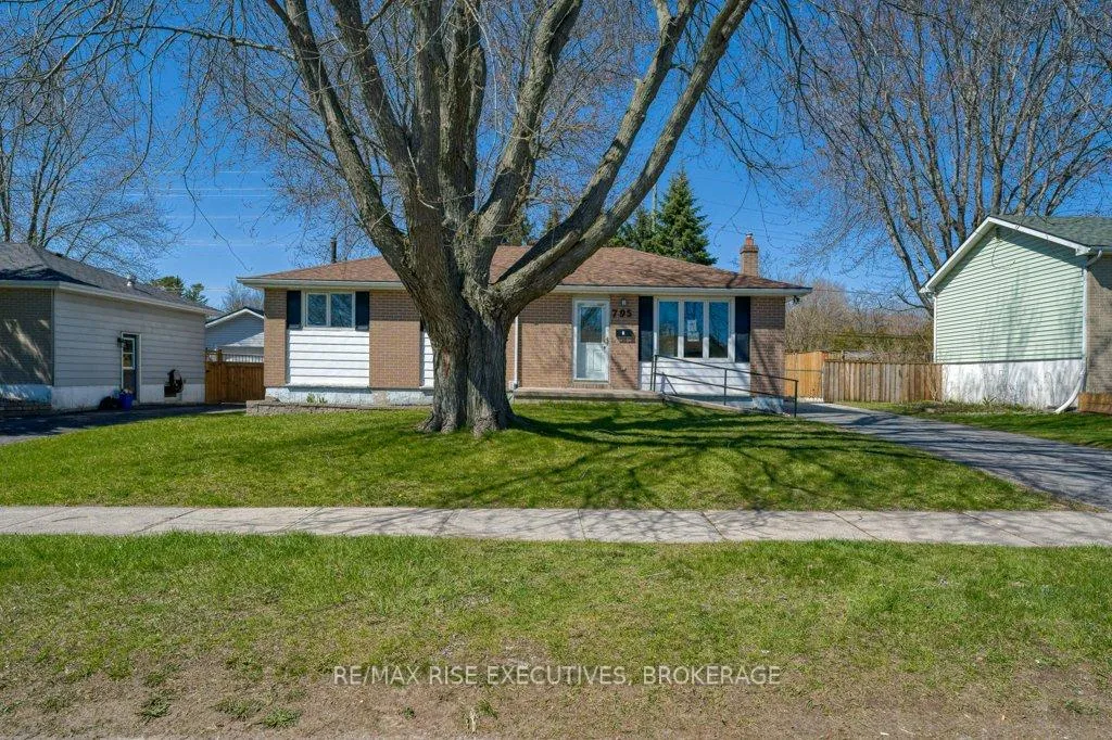 Photo 2 of Unit 2, 795 Aylmer Crescent, Kingston, South of Taylor-Kidd Blvd — HOMEH