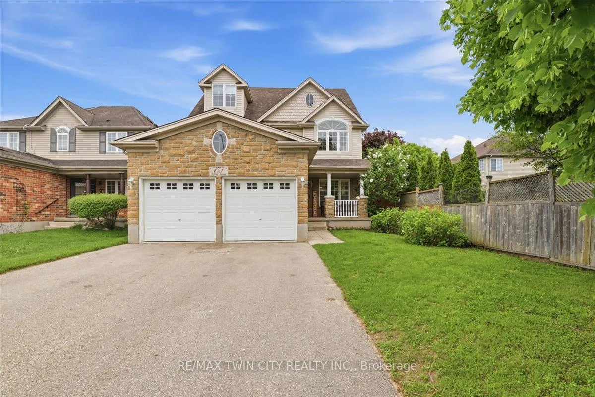 Photo 2 of 151 Decaro Crescent, Cambridge, Hespeler Village — HOMEH