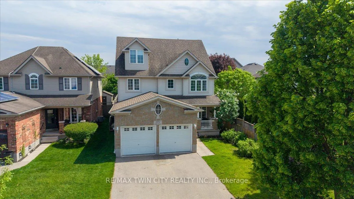 Photo 3 of 151 Decaro Crescent, Cambridge, Hespeler Village — HOMEH