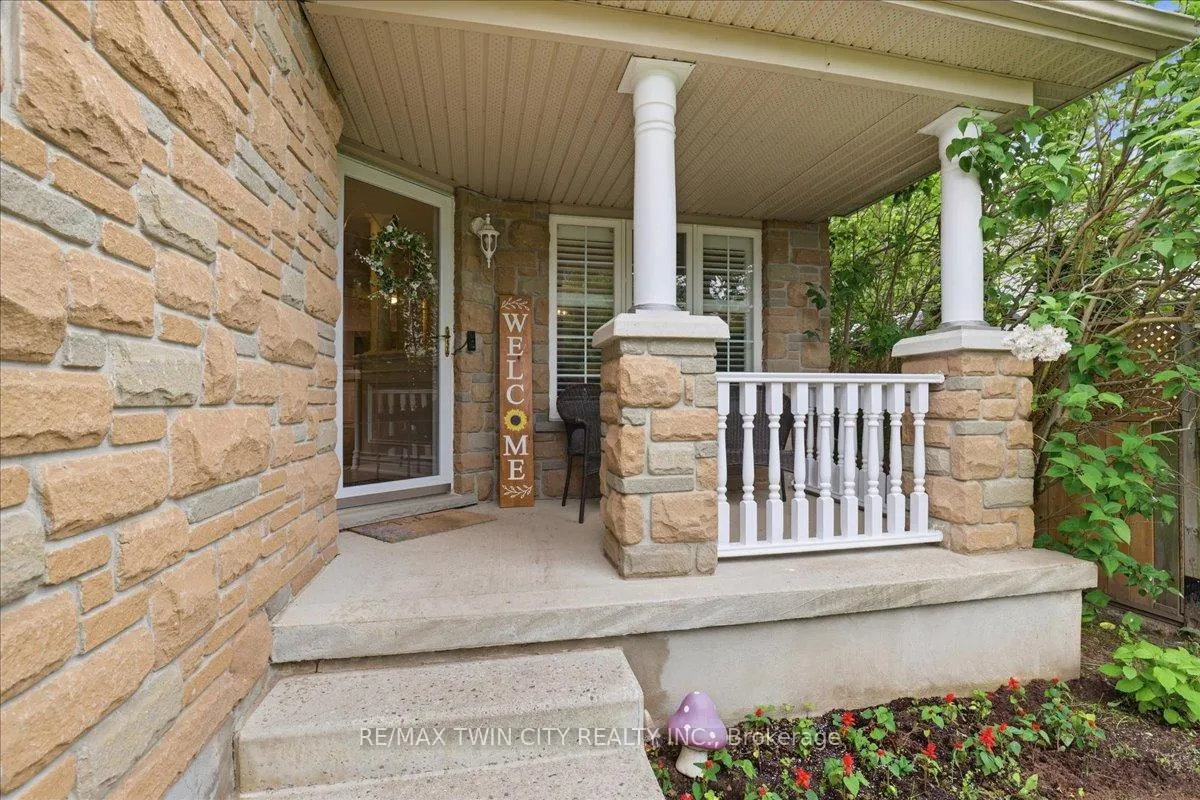 Photo 5 of 151 Decaro Crescent, Cambridge, Hespeler Village — HOMEH