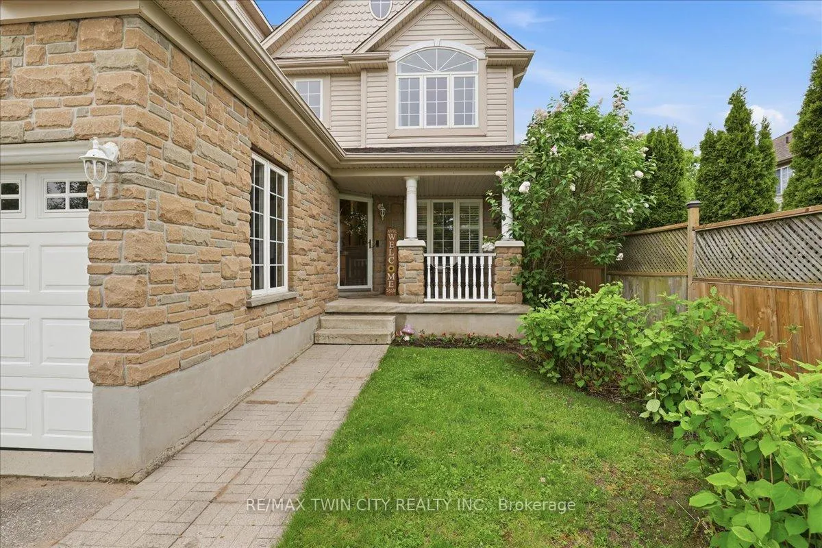 Photo 6 of 151 Decaro Crescent, Cambridge, Hespeler Village — HOMEH