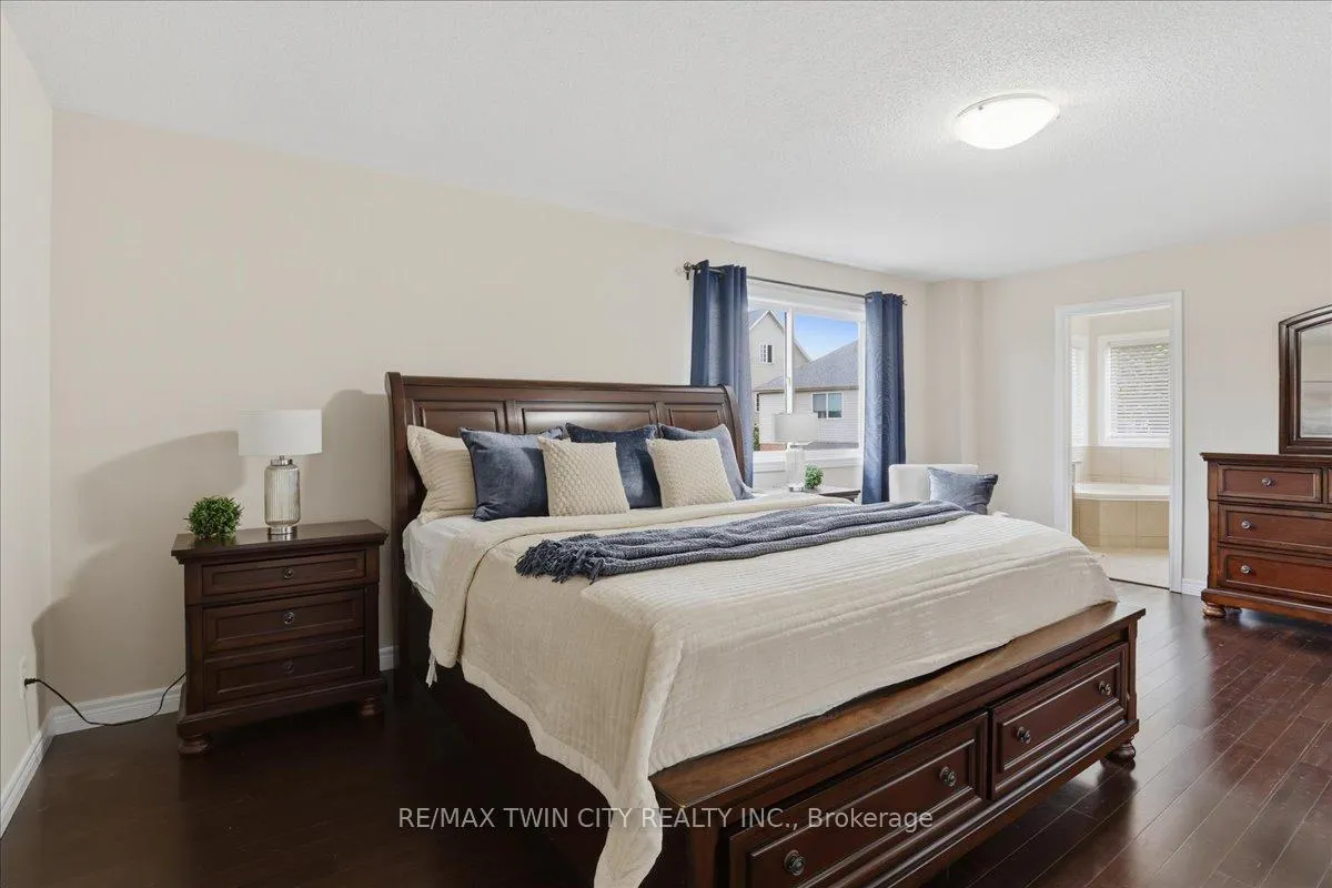 Photo 22 of 151 Decaro Crescent, Cambridge, Hespeler Village — HOMEH