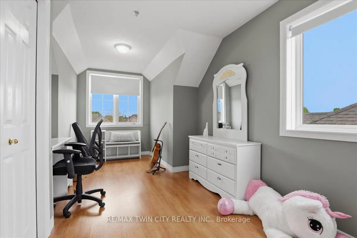 Photo 33 of 151 Decaro Crescent, Cambridge, Hespeler Village — HOMEH