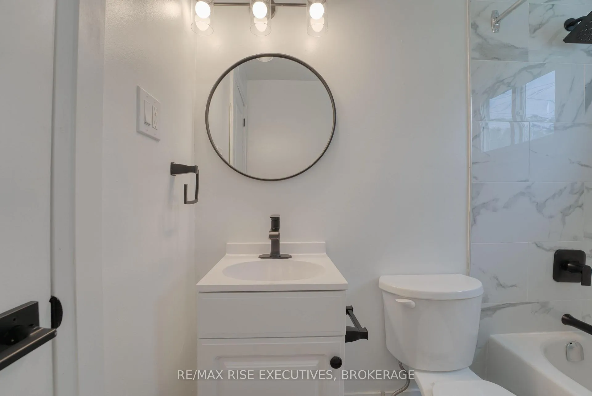 Photo 12 of Unit 3, 103 Day Street, Kingston, East of Sir John A. Blvd — HOMEH