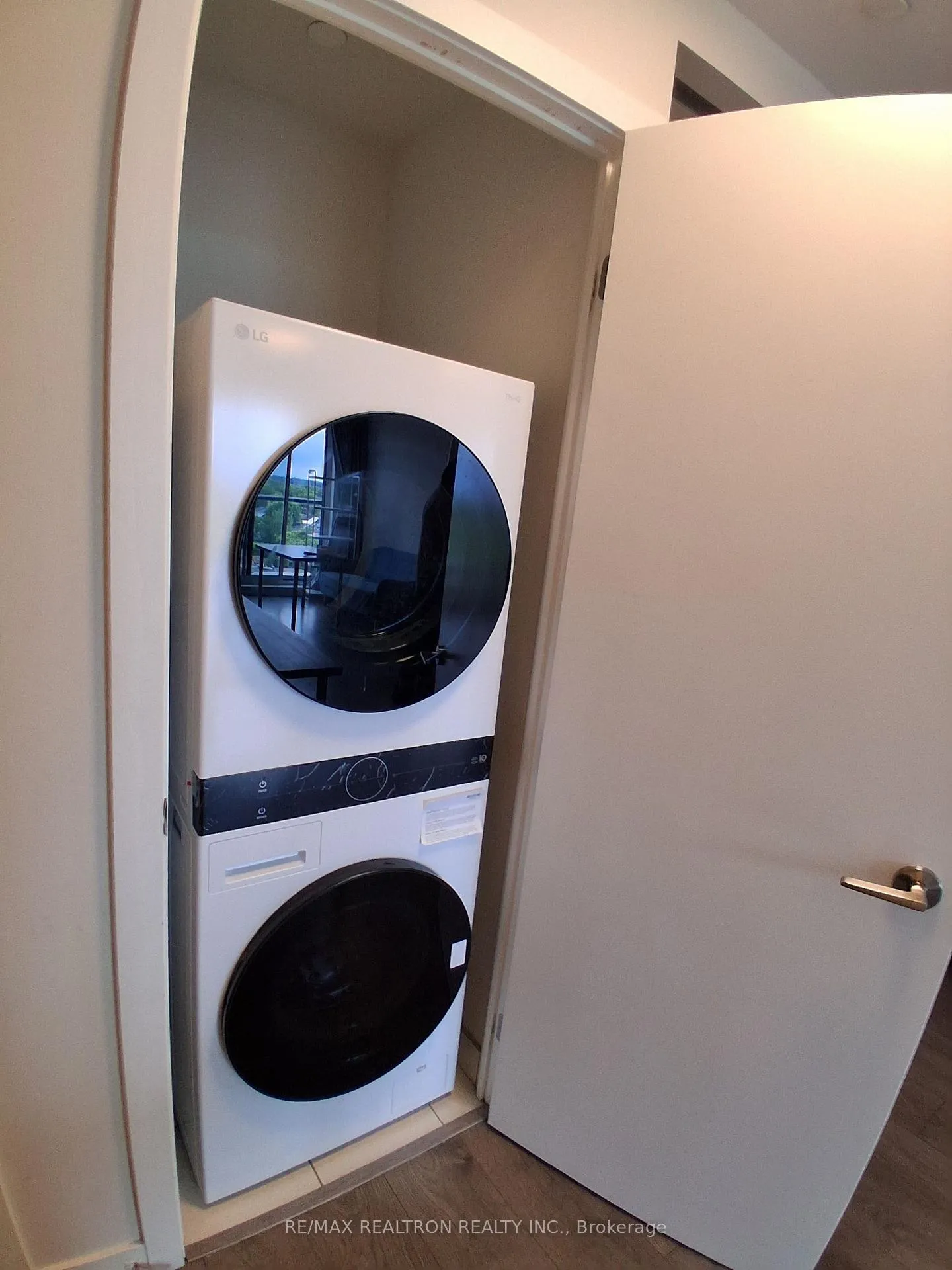 Photo 9 of Unit 821, 297 College Street, Toronto, Kensington-Chinatown — HOMEH