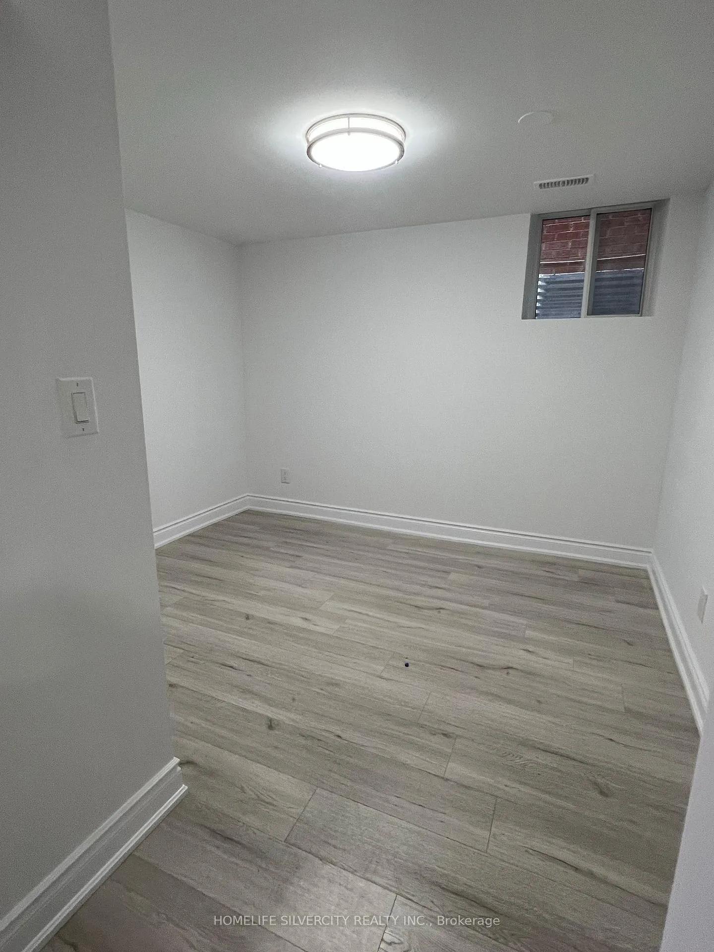 Photo 5 of Unit Bsmnt, 109 Monteith Crescent, Vaughan, Maple — HOMEH