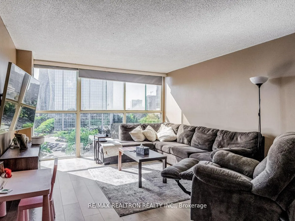 Photo 6 of Unit 618, 4185 Shipp Drive, Mississauga, City Centre — HOMEH