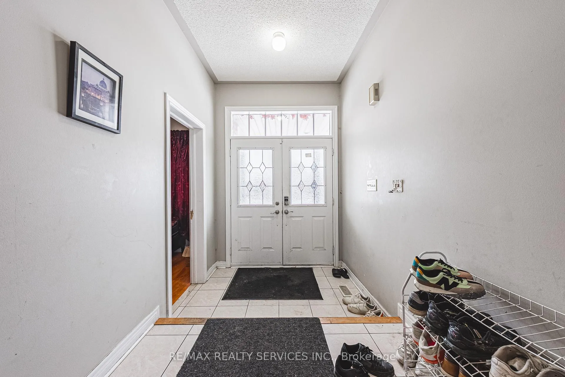 Photo 3 of 66 Citadel Crescent, Brampton, Vales of Castlemore North — HOMEH