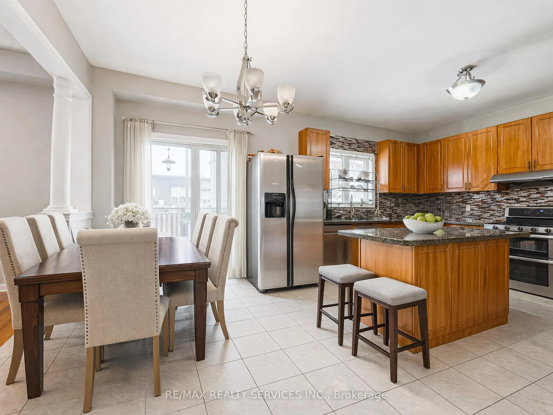 Photo 7 of 66 Citadel Crescent, Brampton, Vales of Castlemore North — HOMEH