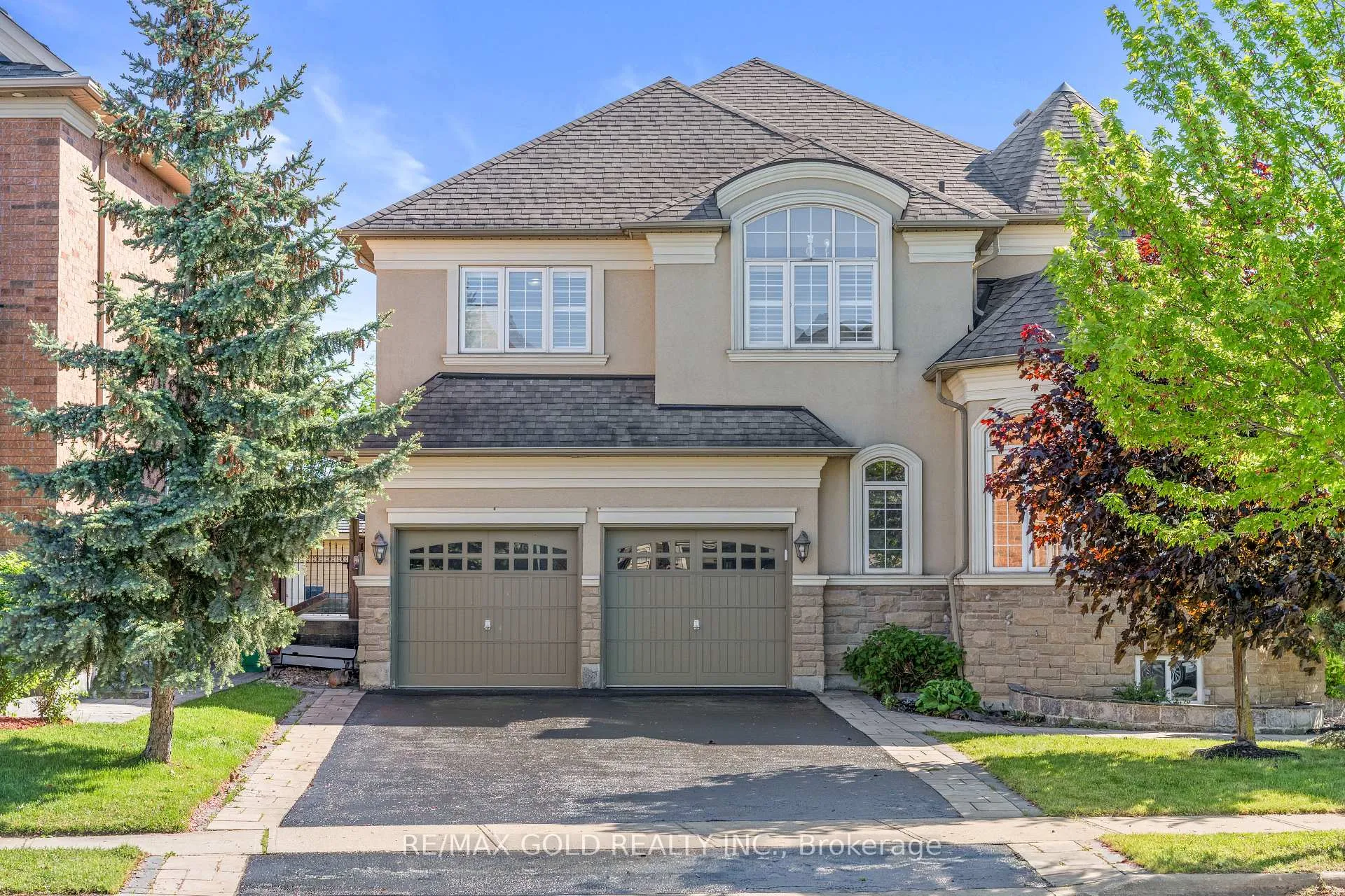 Photo 2 of 18 Hampton Springs Drive, Brampton, Bram East — HOMEH