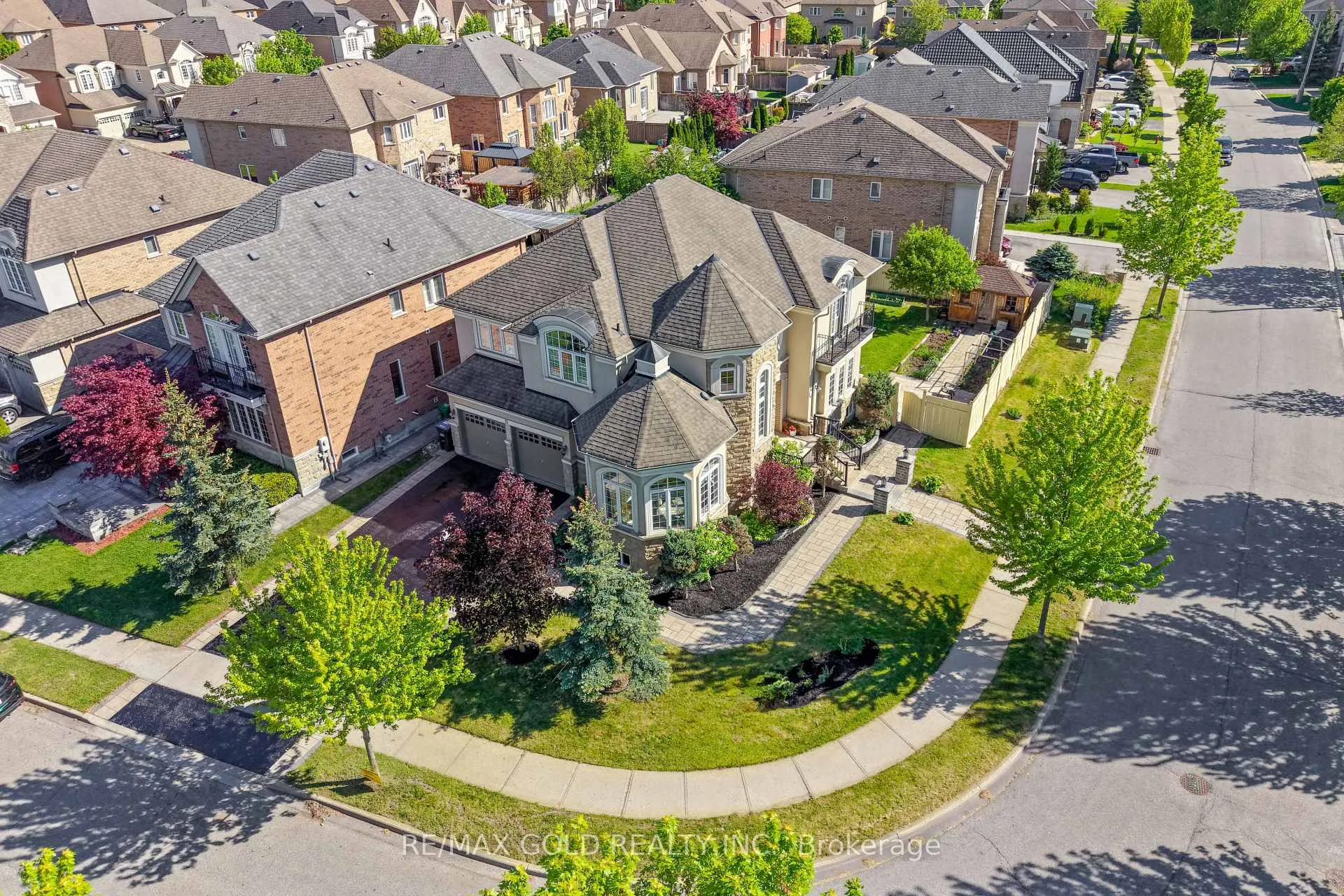 Photo 4 of 18 Hampton Springs Drive, Brampton, Bram East — HOMEH