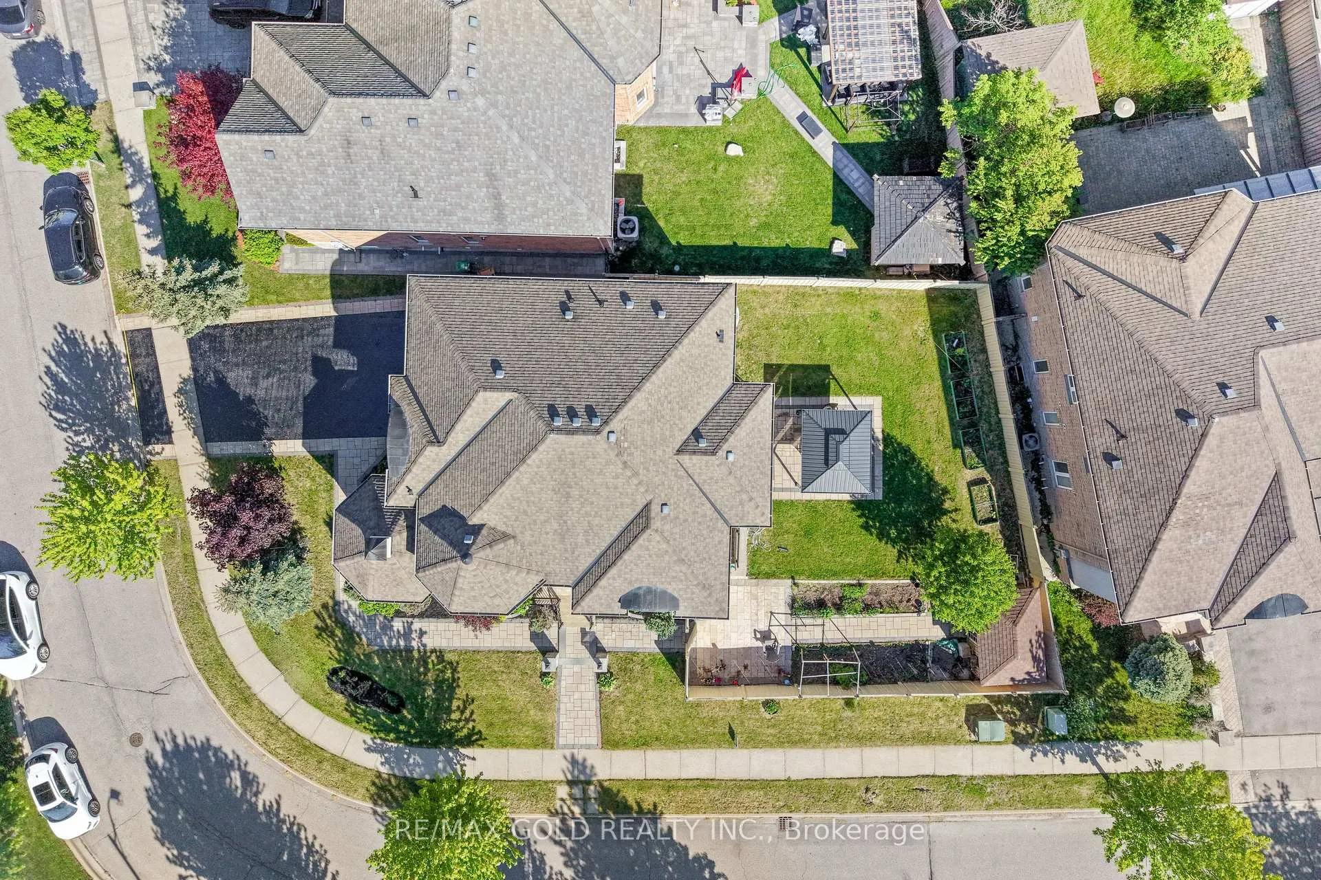 Photo 5 of 18 Hampton Springs Drive, Brampton, Bram East — HOMEH
