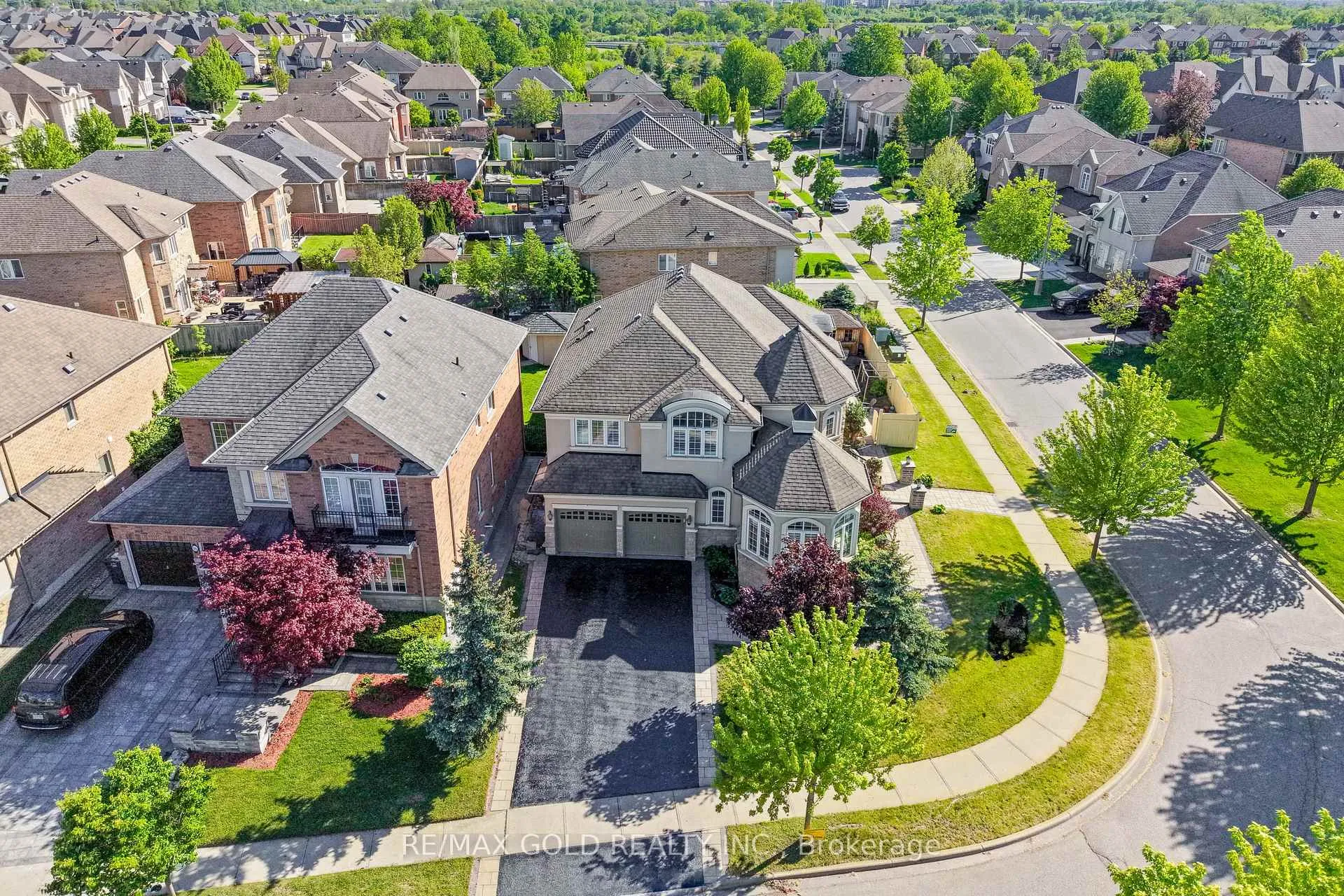 Photo 6 of 18 Hampton Springs Drive, Brampton, Bram East — HOMEH