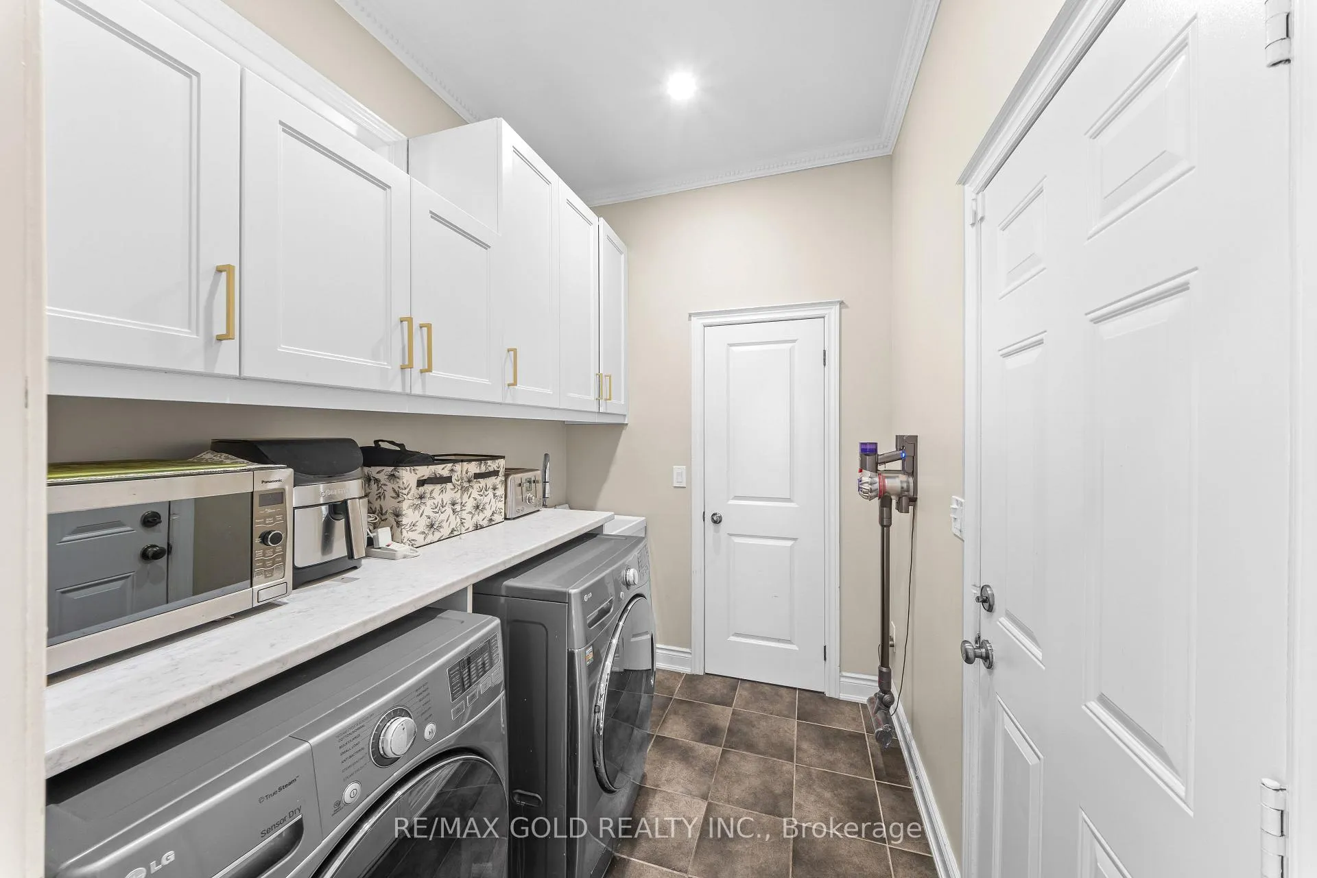 Photo 19 of 18 Hampton Springs Drive, Brampton, Bram East — HOMEH