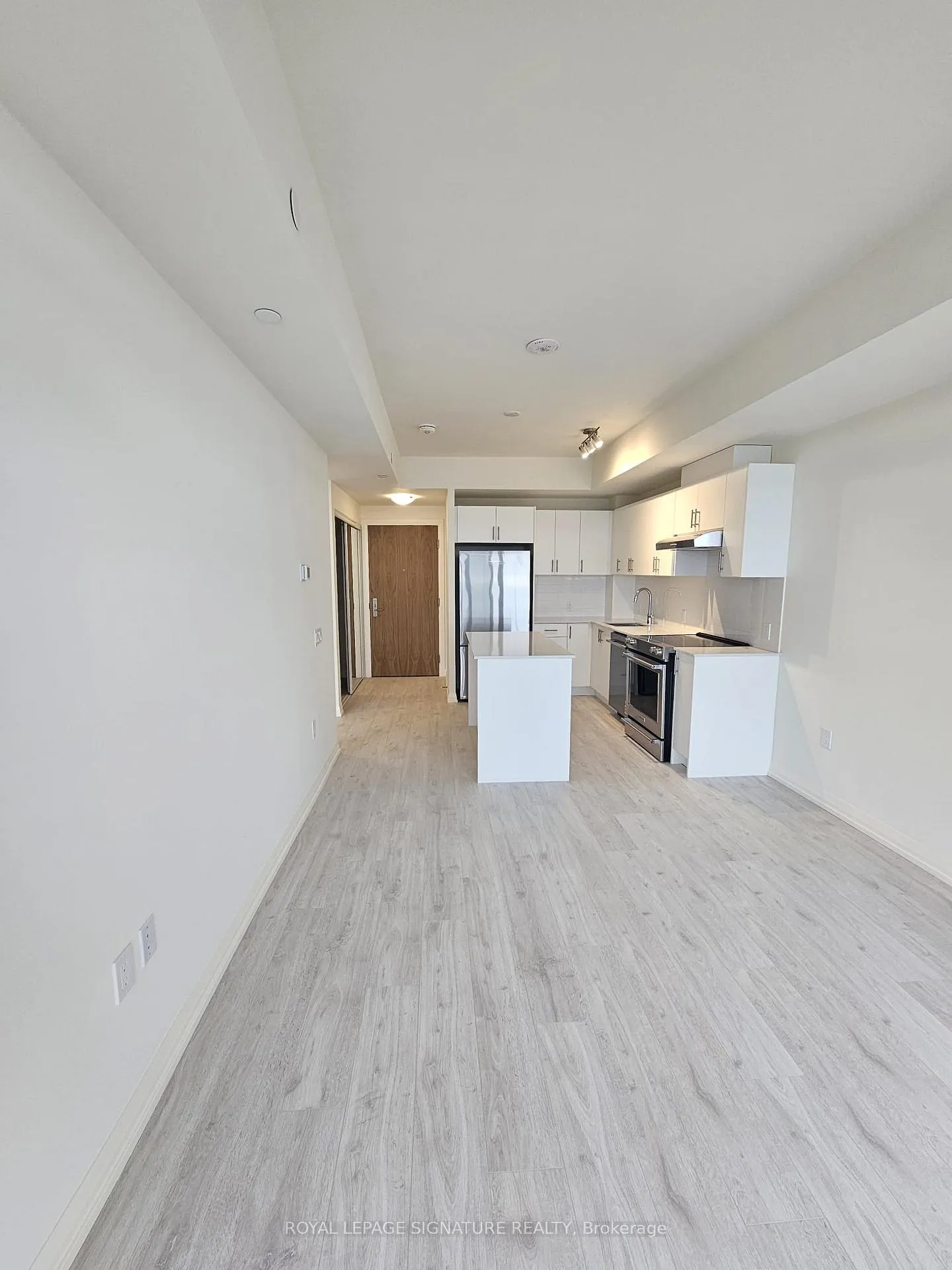 Photo 3 of Unit 807, 27 Korda Gate, Vaughan, Vellore Village — HOMEH