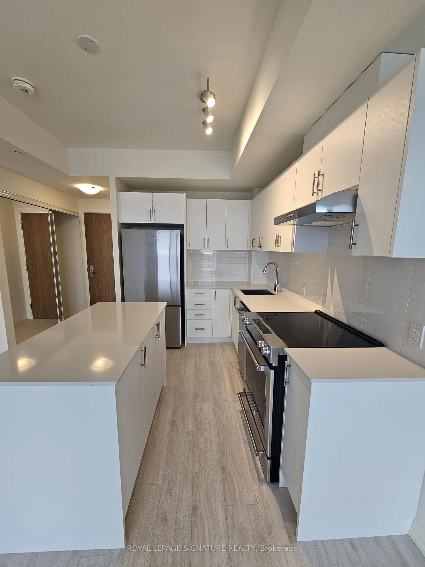 Photo 7 of Unit 807, 27 Korda Gate, Vaughan, Vellore Village — HOMEH