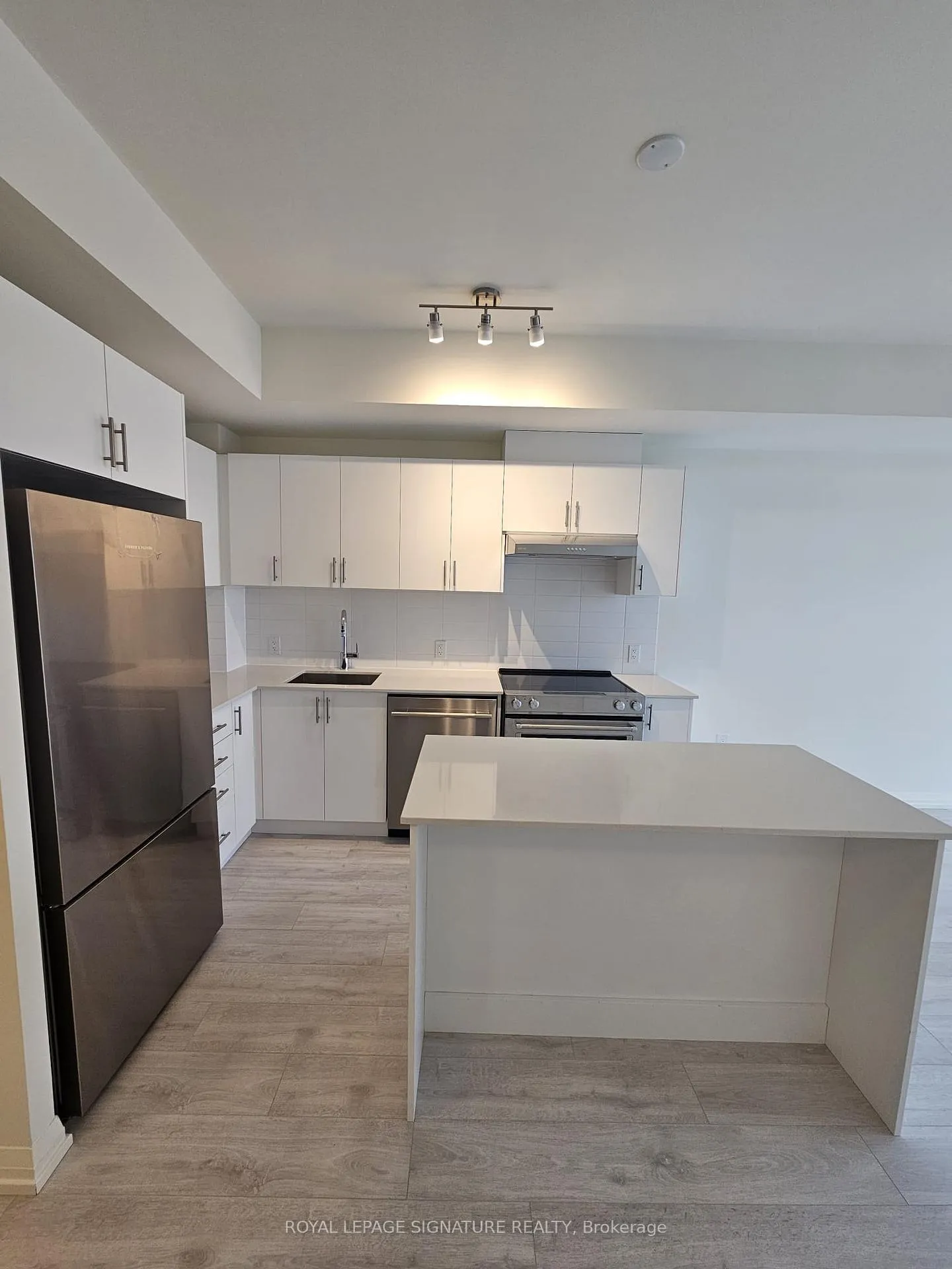 Photo 8 of Unit 807, 27 Korda Gate, Vaughan, Vellore Village — HOMEH