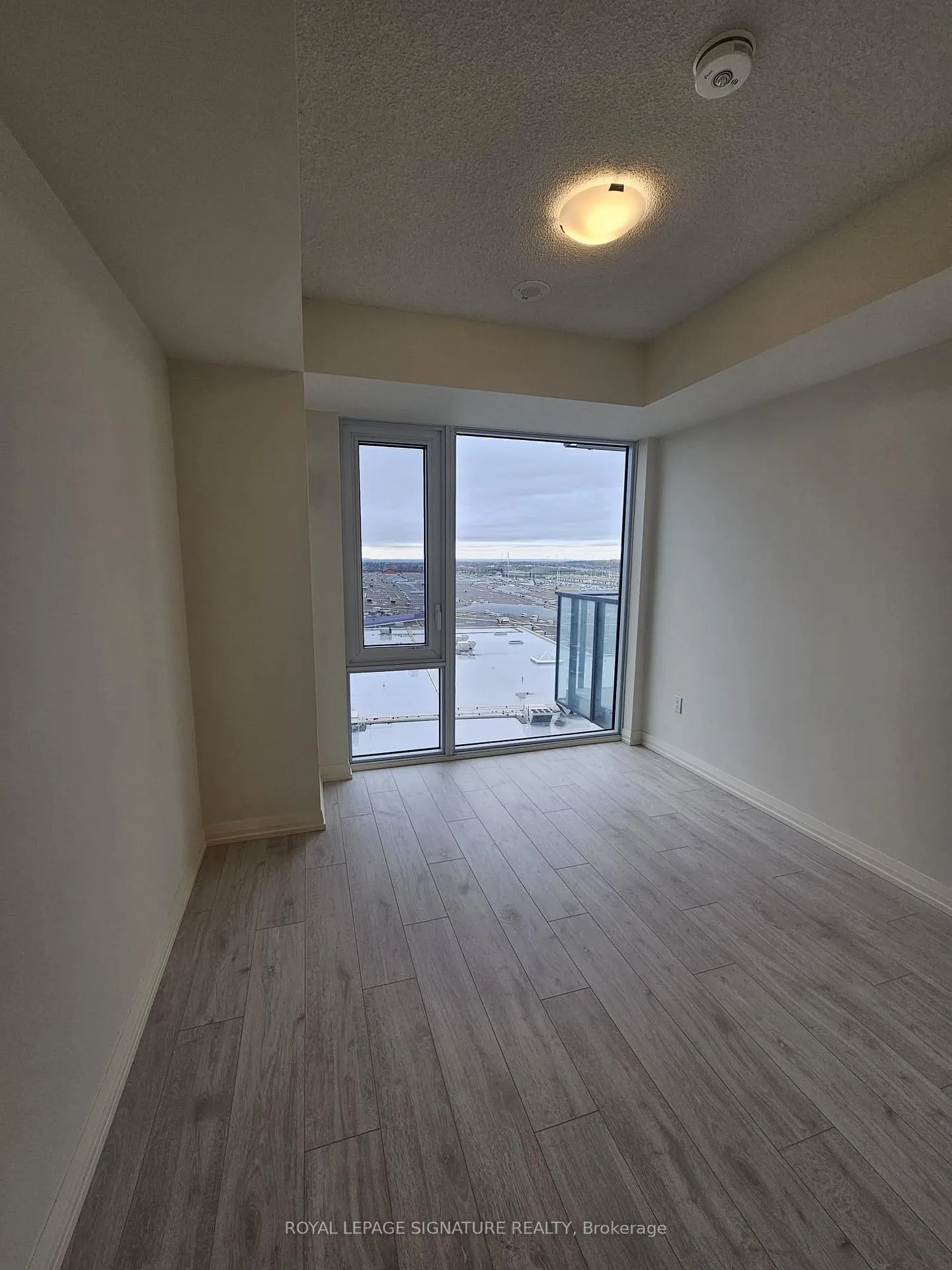 Photo 13 of Unit 807, 27 Korda Gate, Vaughan, Vellore Village — HOMEH