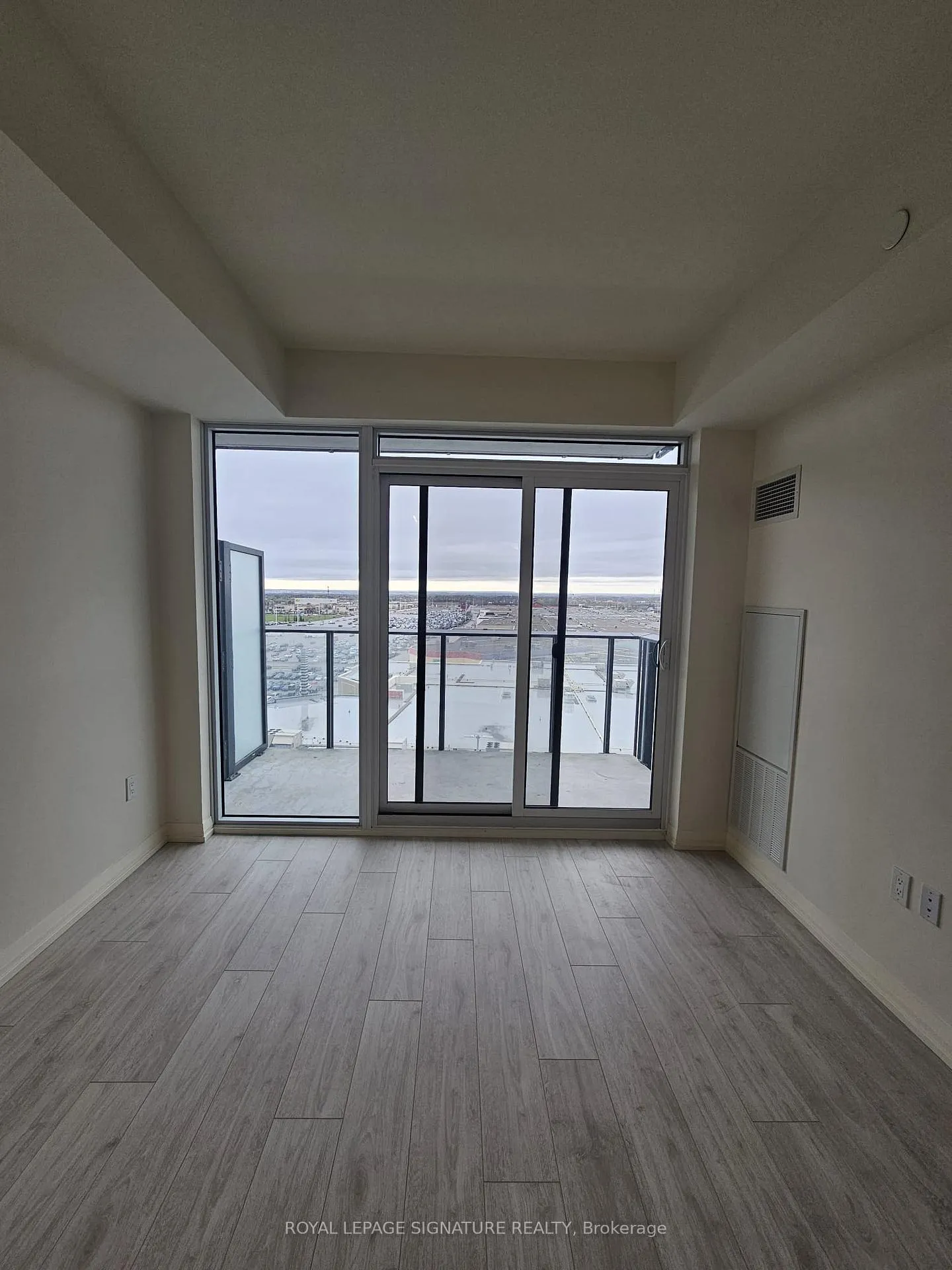Photo 17 of Unit 807, 27 Korda Gate, Vaughan, Vellore Village — HOMEH