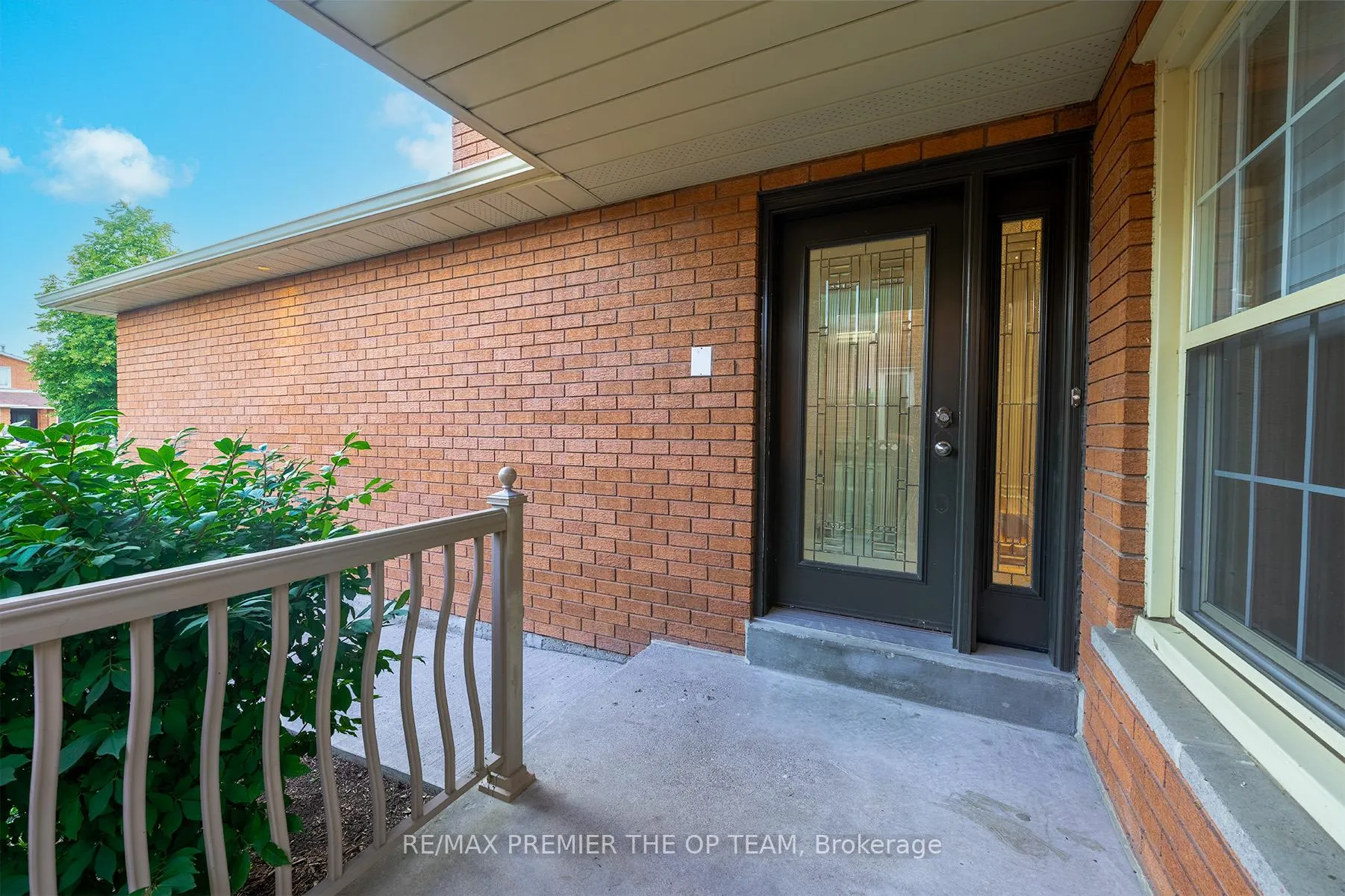 Photo 2 of 79 Governor Crescent, Vaughan, East Woodbridge — HOMEH