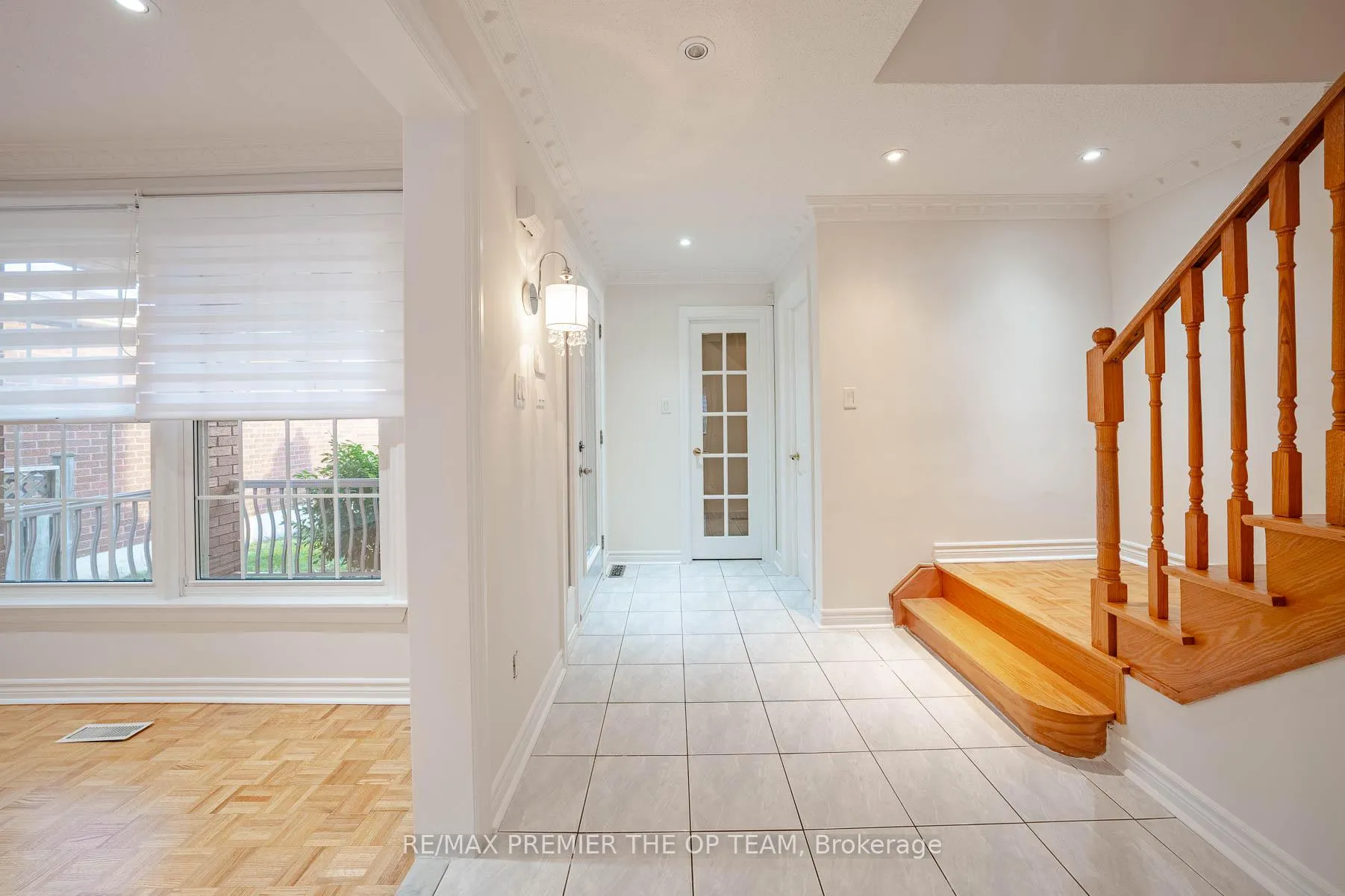 Photo 4 of 79 Governor Crescent, Vaughan, East Woodbridge — HOMEH
